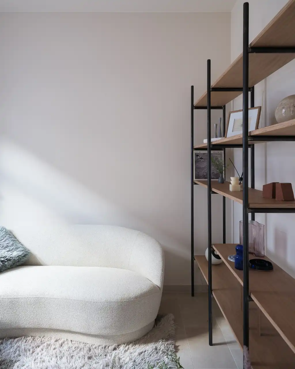 Architecturaal gerenoveerde, compacte woning met stadskoer naar de hand van ‘Hanne & Sam Architecten’ met 2 volwaardige slaapkamers op een boogscheut van Gent. foto 7