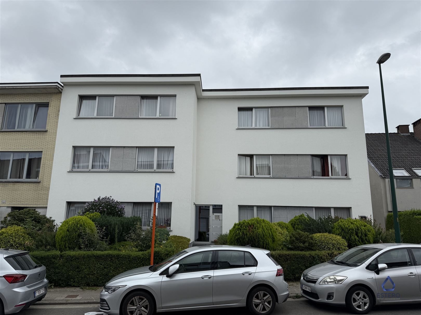 Ruim appartement met 3 slaapkamers en terras foto {{pictureIndex}}