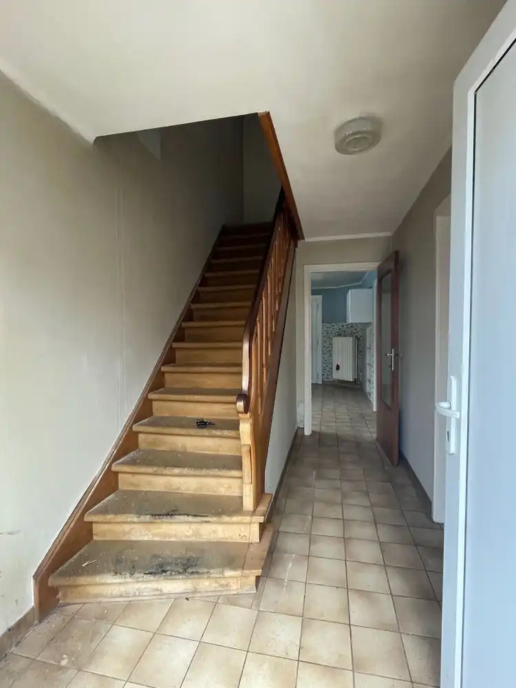 Te renoveren woning met grote werkplaats foto 3