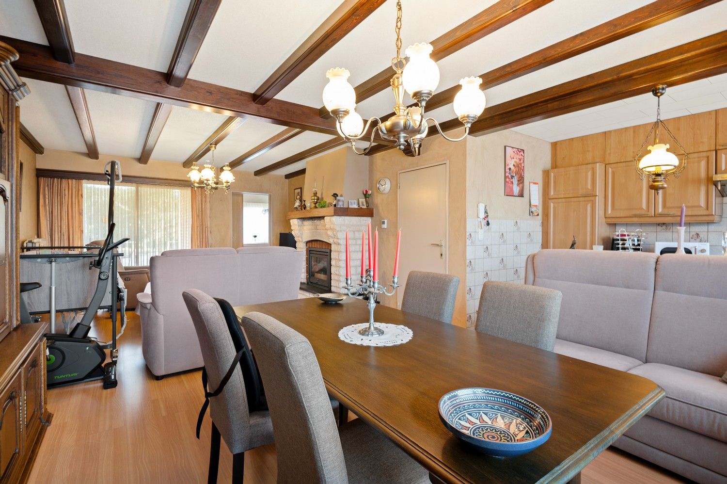 Unieke bel-etage verdeeld in 2 wooneenheden te koop in Hoevenen! foto 6