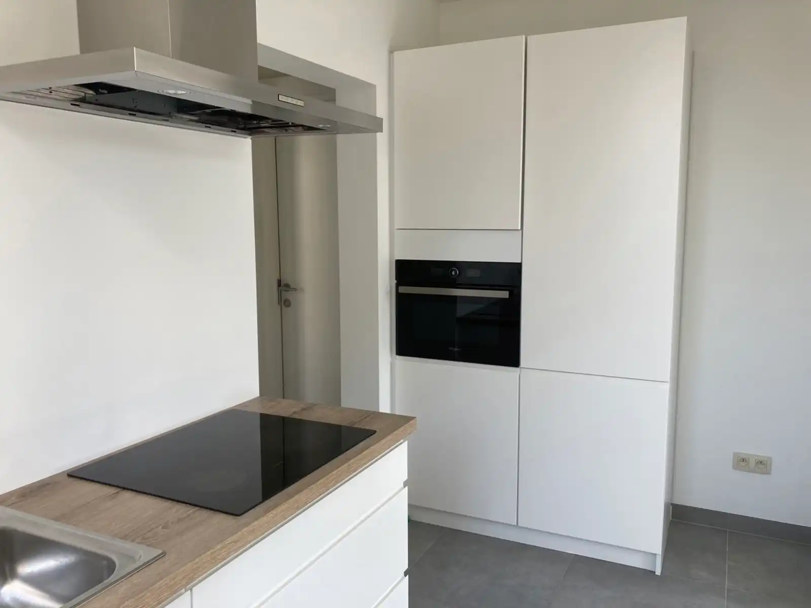 Volledig gerenoveerd hoekappartement in hartje Antwerpen foto 5