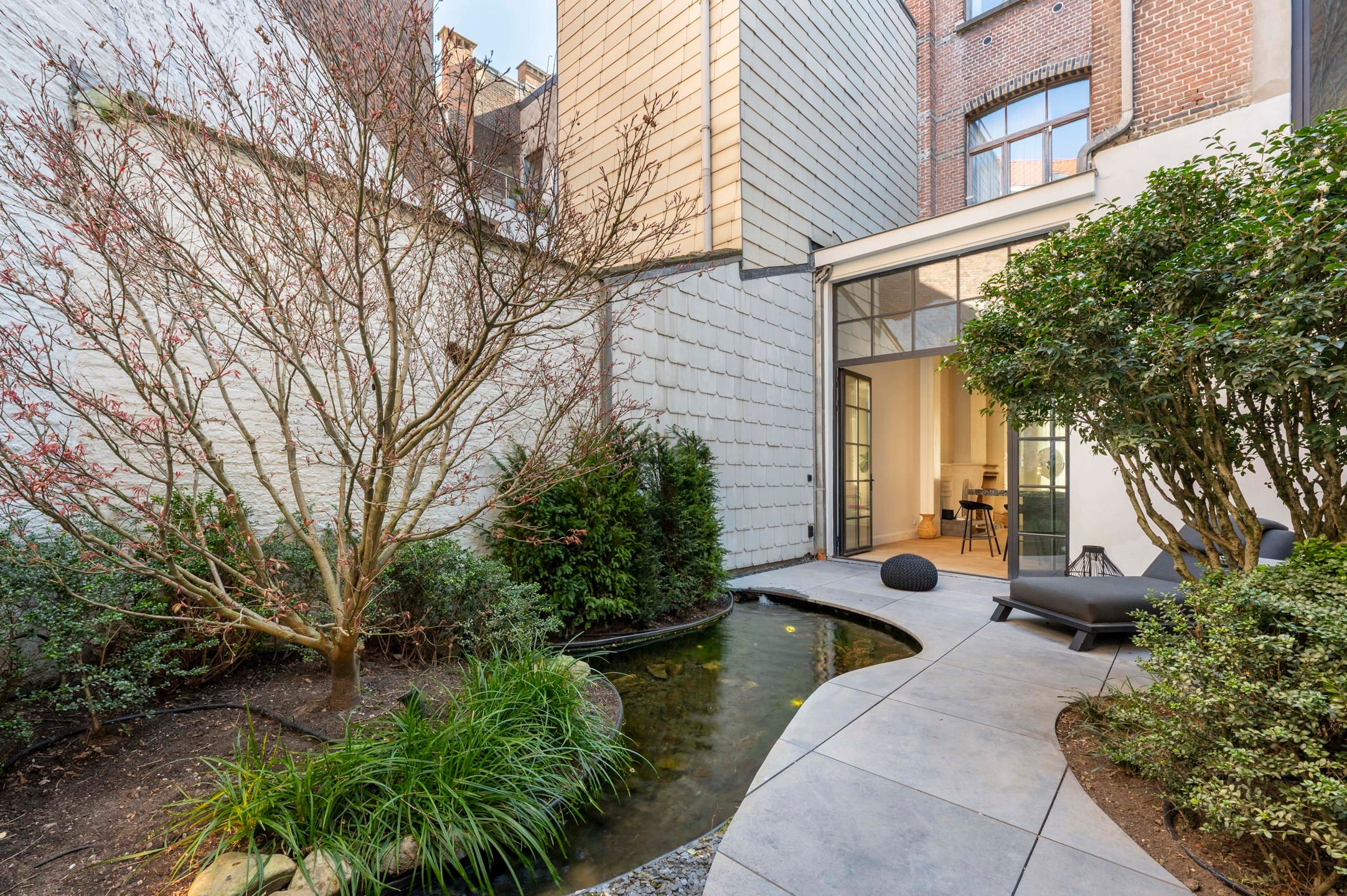 Indrukwekkend herenhuis op een toplocatie te Antwerpen Zuid. foto 30