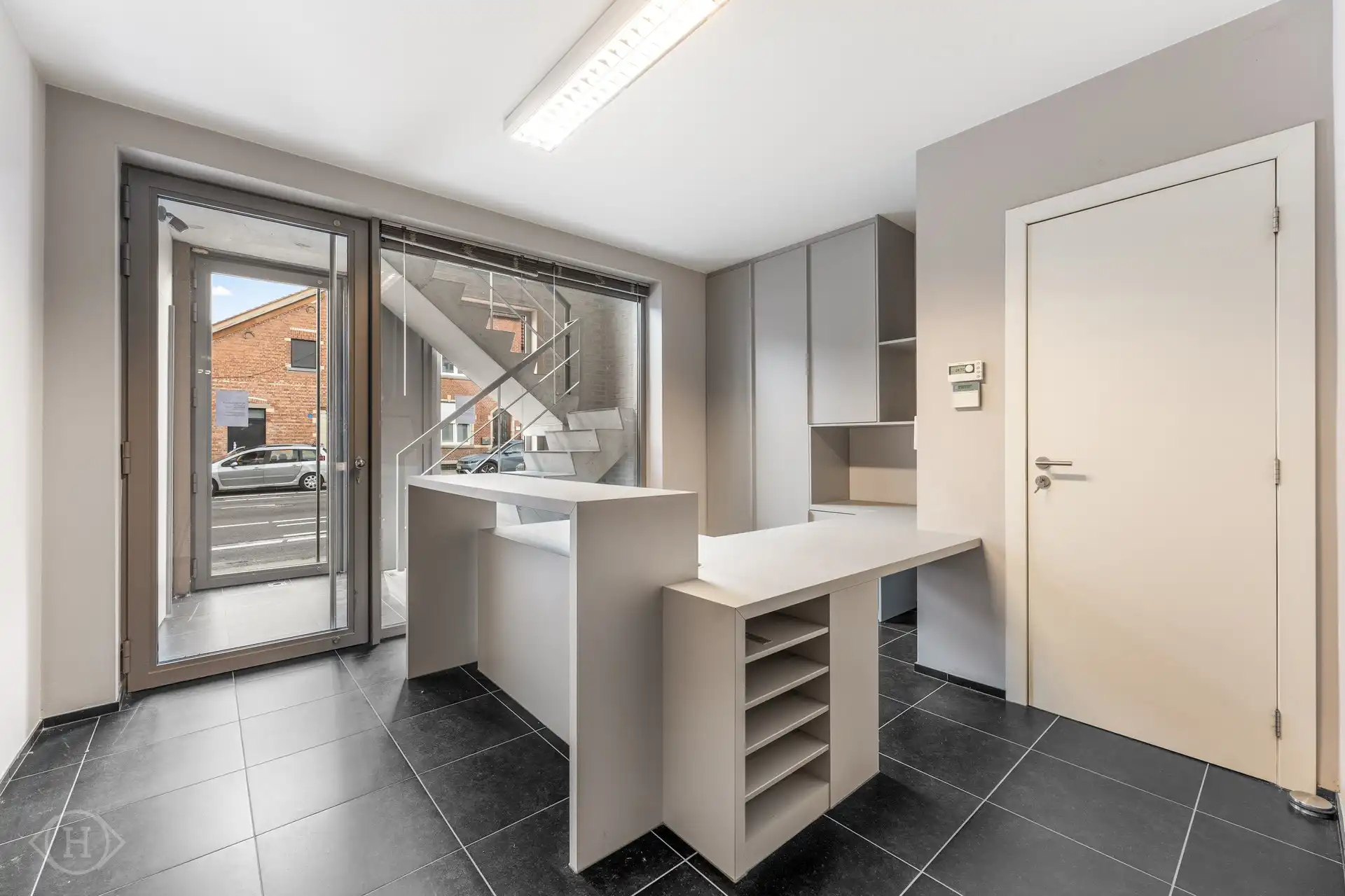 Opbrengsteigendom: Ruim kantoor + duplexappartement foto 5