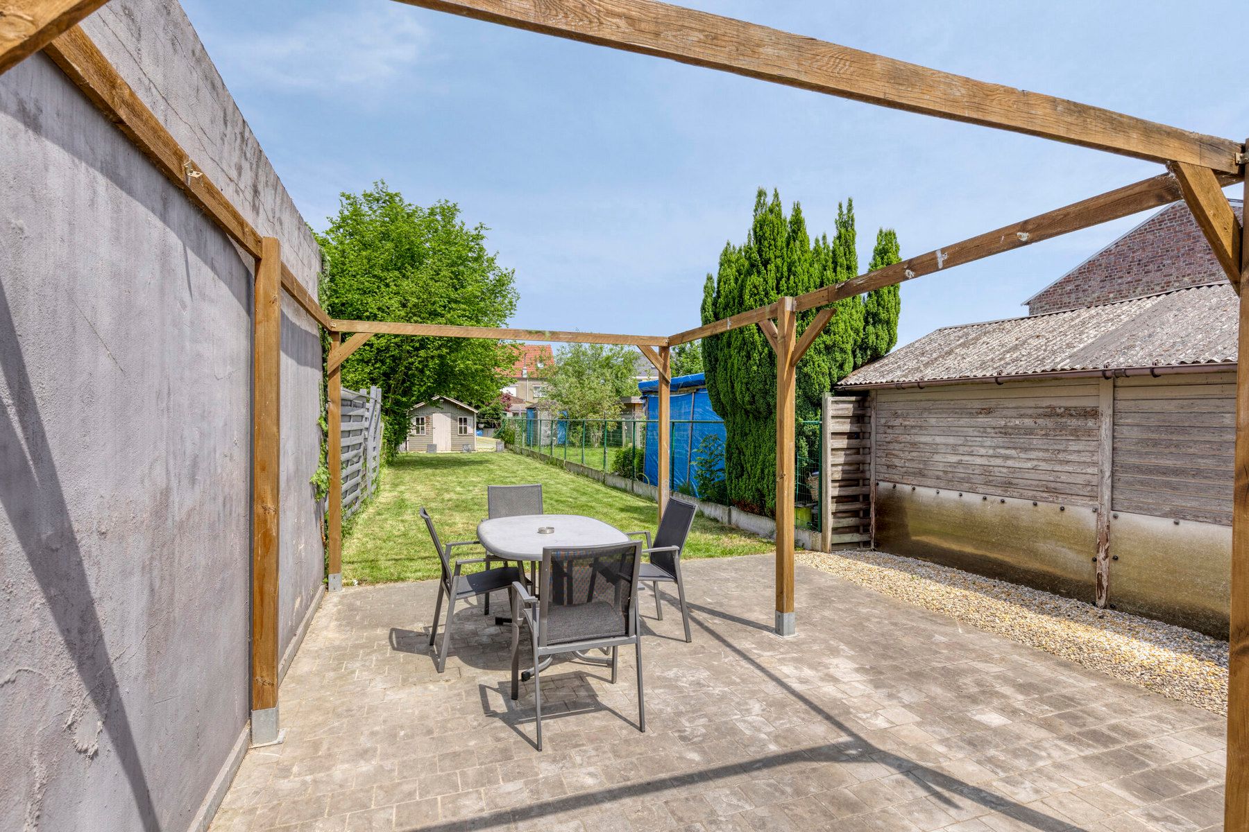 Te renoveren woning met 2slpk (mogelijkheid 3) en tuin! foto 15