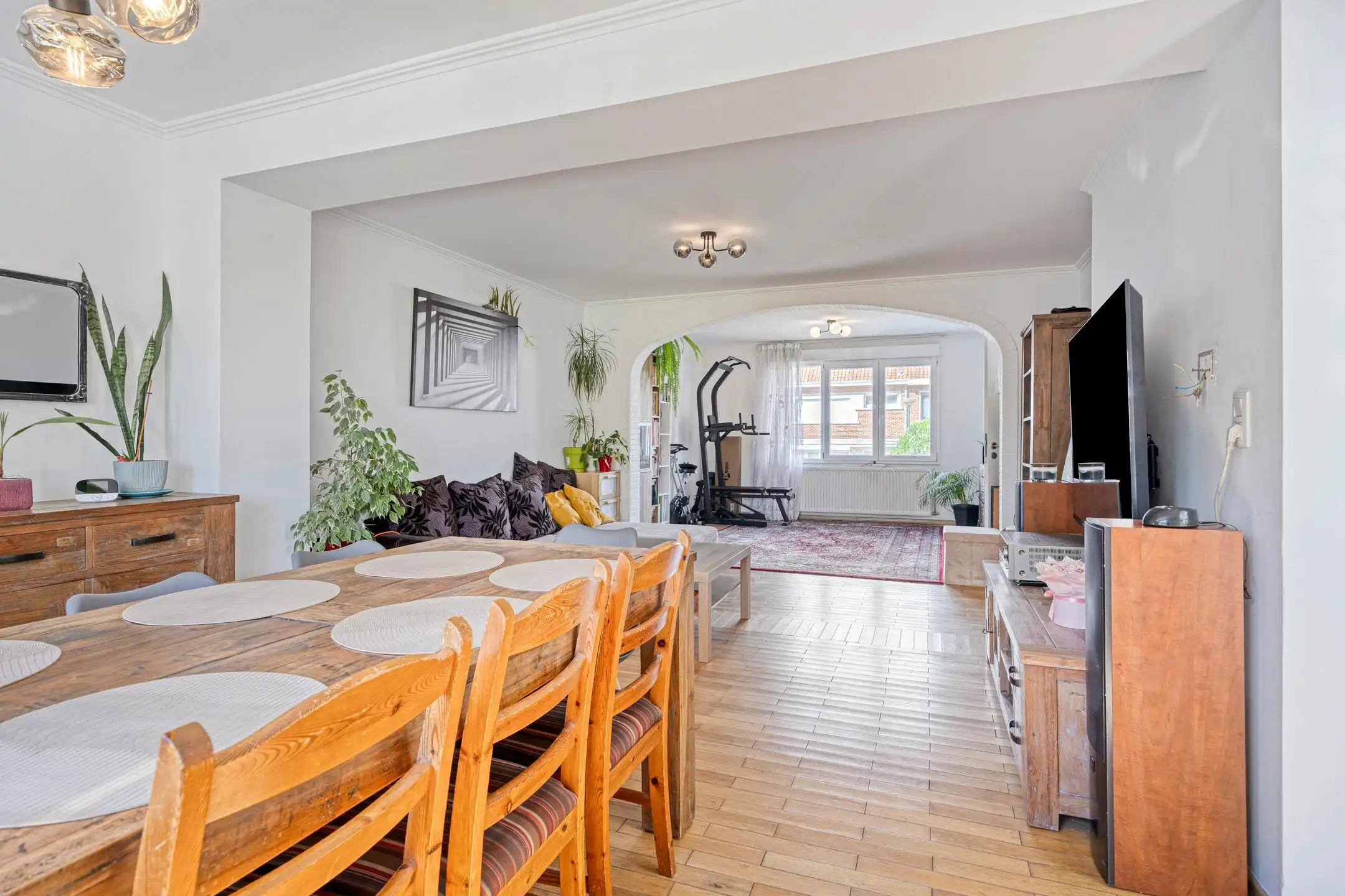 Ruime driegevelwoning met 4 slaapkamers, 2 badkamers, tuin en parking op uitstekende ligging te Vilvoorde en vlakbij Strombeek foto 7