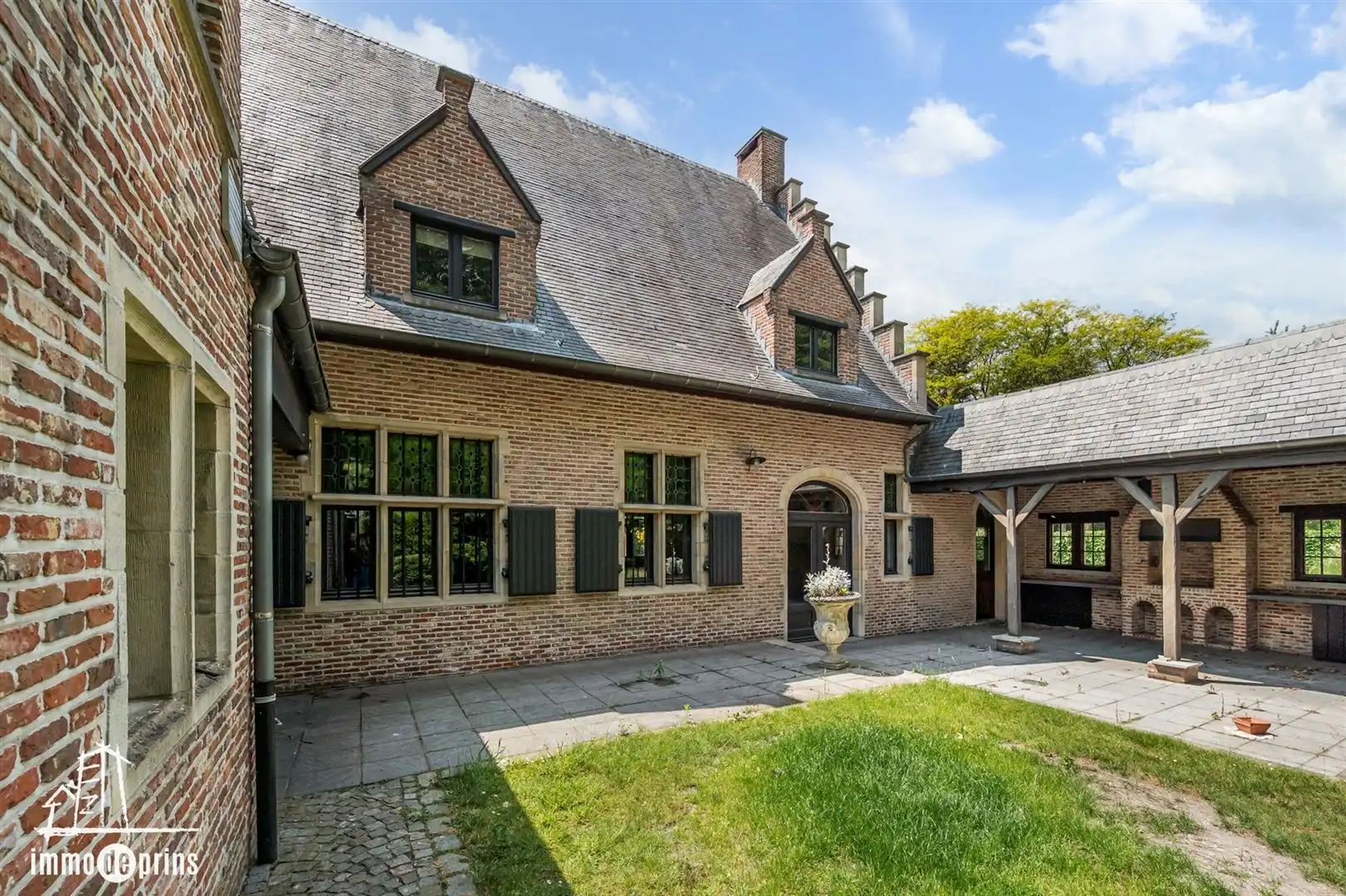 Ruime villa in residentiele wijk foto 5