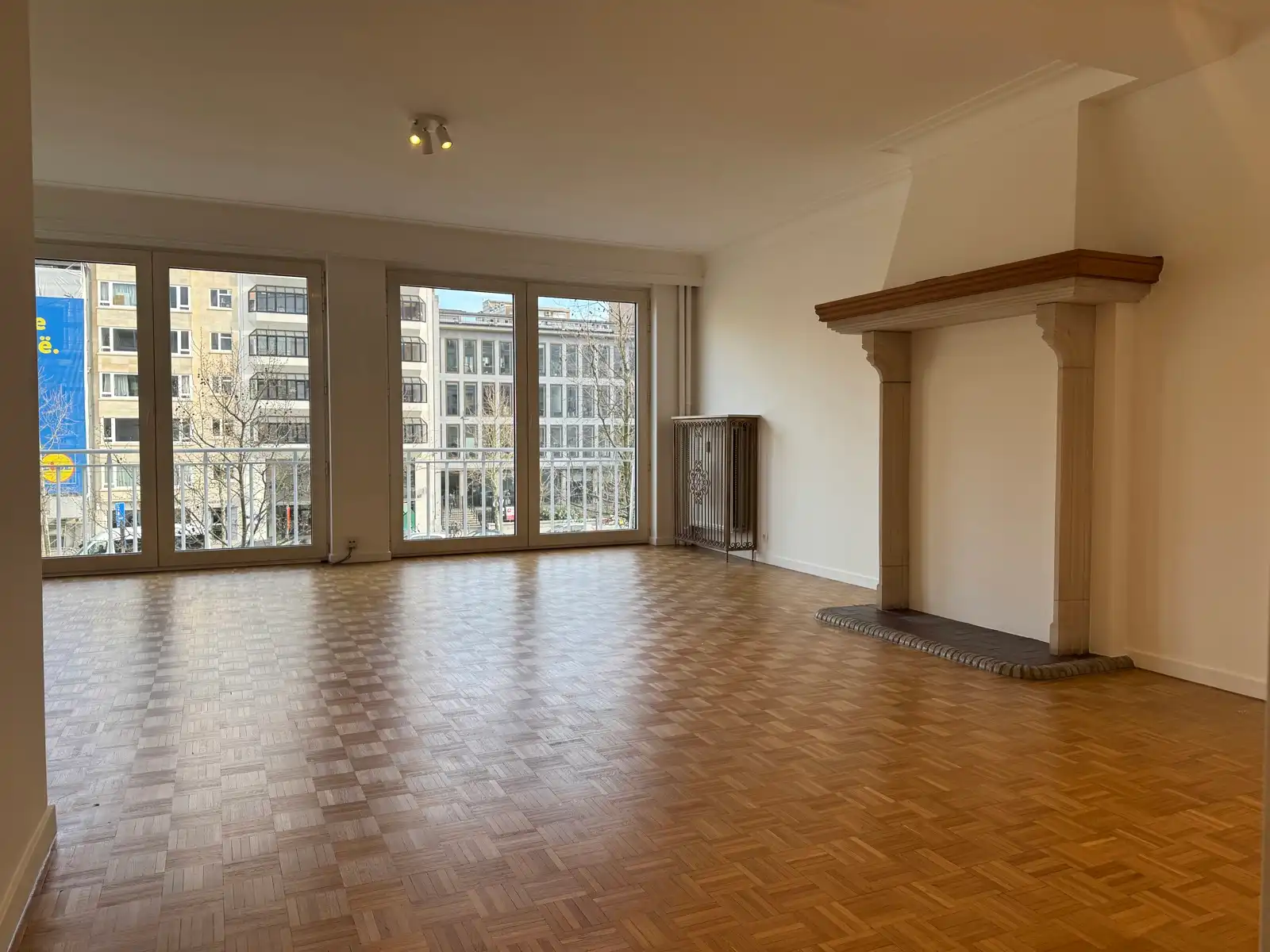 Nieuw gerenoveerd één slaapkamer app. + terras foto {{pictureIndex}}