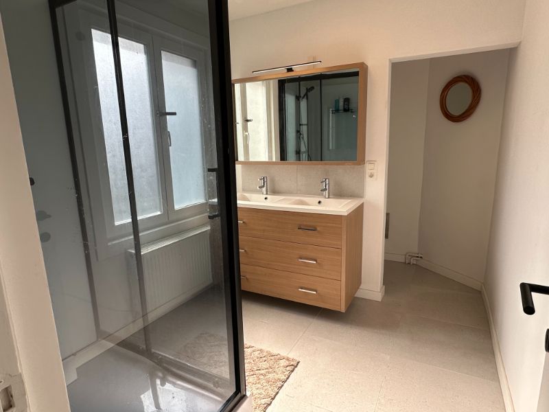Recent gerenoveerde woning met ruime garage foto 14