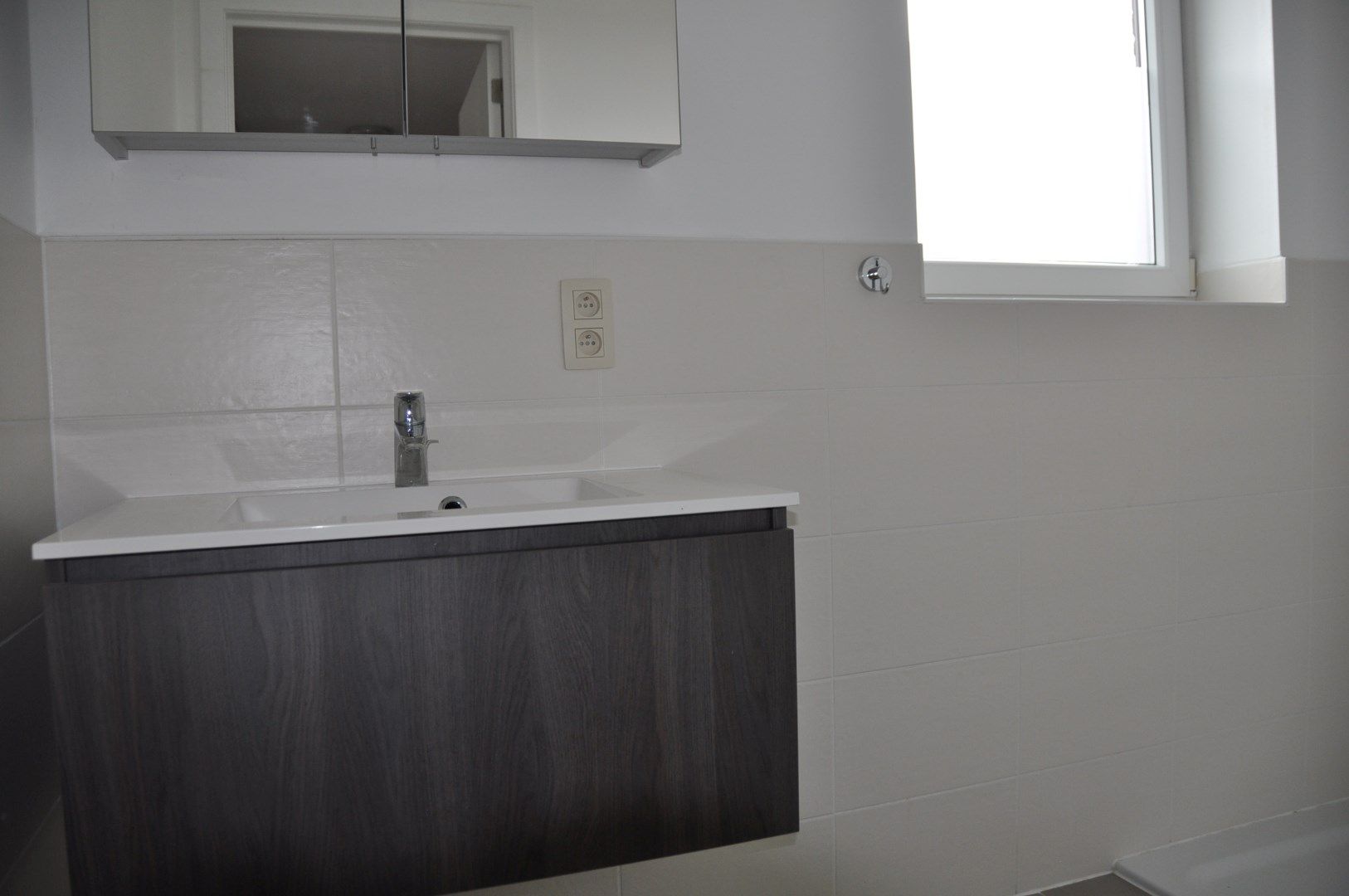 Instapklaar appartement met 2 slaapkamers, terras, staanplaats. foto 8