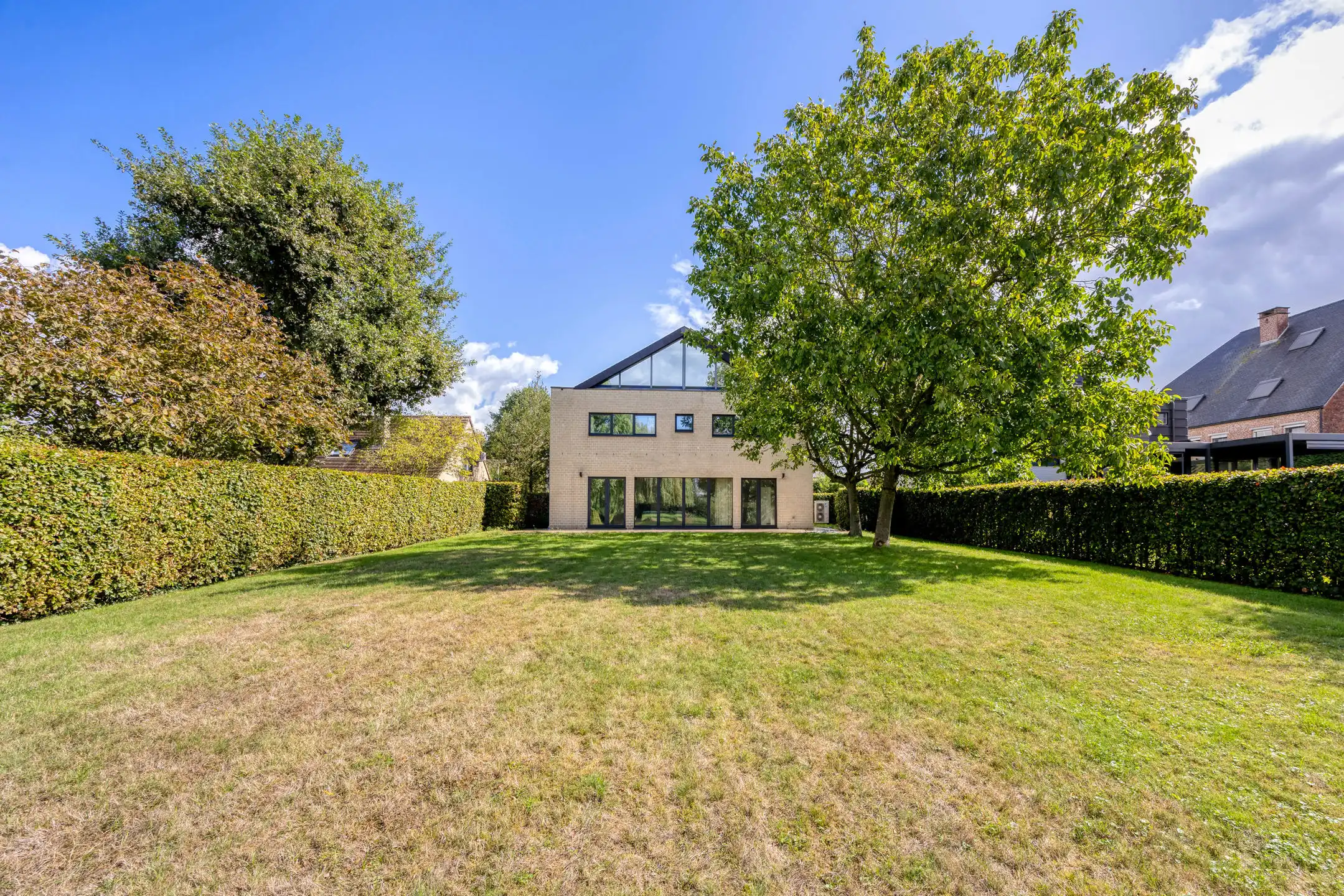 Ruime villa met prachtig groen verzicht foto 12