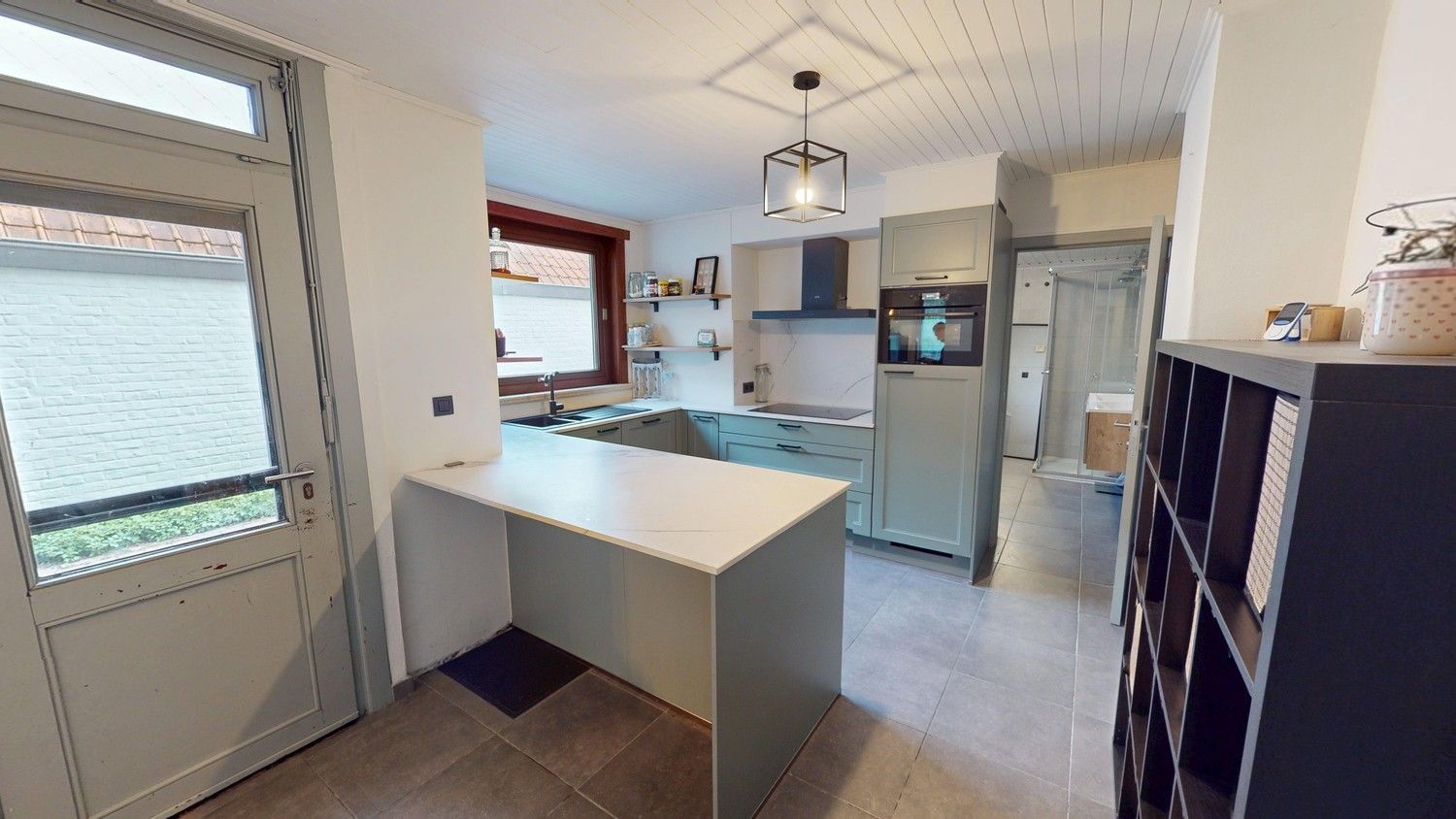 Gerenoveerde gezinswoning met 4 slaapkamers foto 7