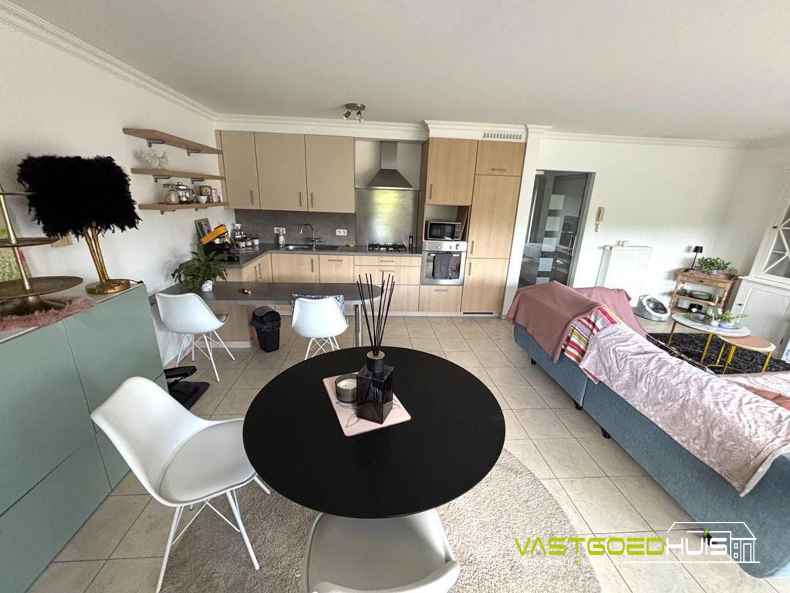 Energiezuinig, twee slaapkamerappartement met terras foto 7