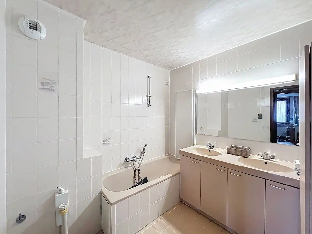 Verzorgd en uitstekend gelegen 2-slaapkamerappartement op de Graaf d’Ursellaan foto 16