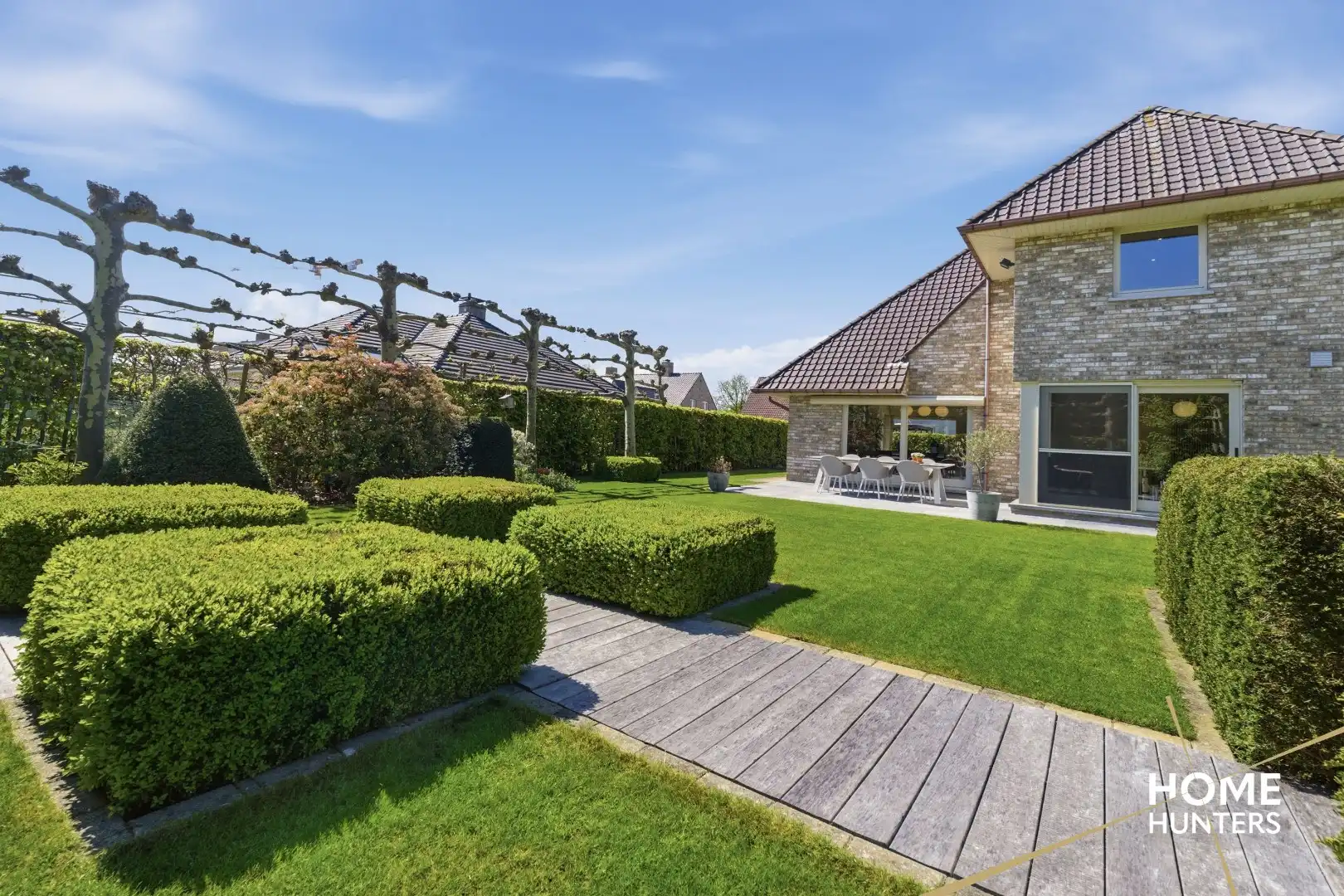 luxe villa met 4 slaapkamers, ruime tuin en een dubbele garage op een rustige locatie te Ieper foto 32