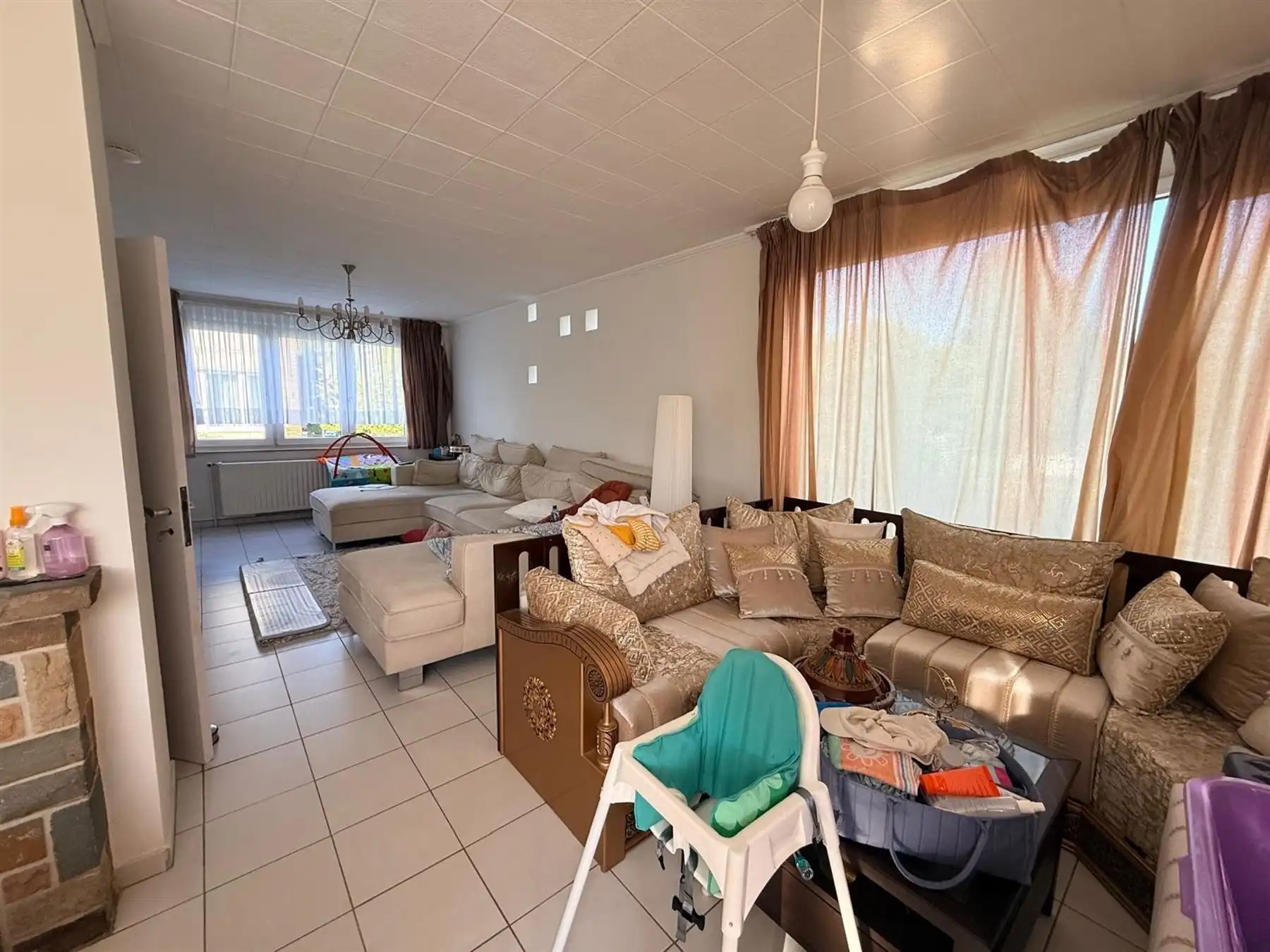 RESIDENTIEEL GELEGEN 3-GEVEL WONING VLAKBIJ NAVO! foto 3