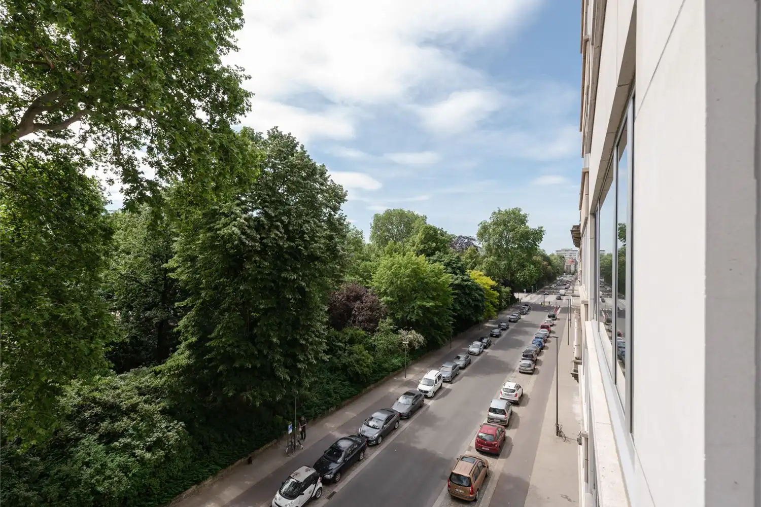 Ruim en lichtrijk 2-slaapkamerappartement (197 m²) met parkzicht en terras op toplocatie foto 6