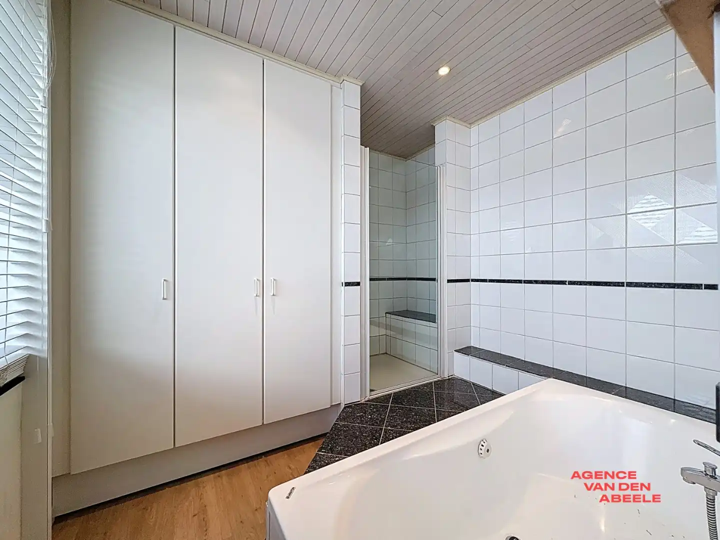 Ruim duplexappartement met 3 slaapkamers en terras foto 11