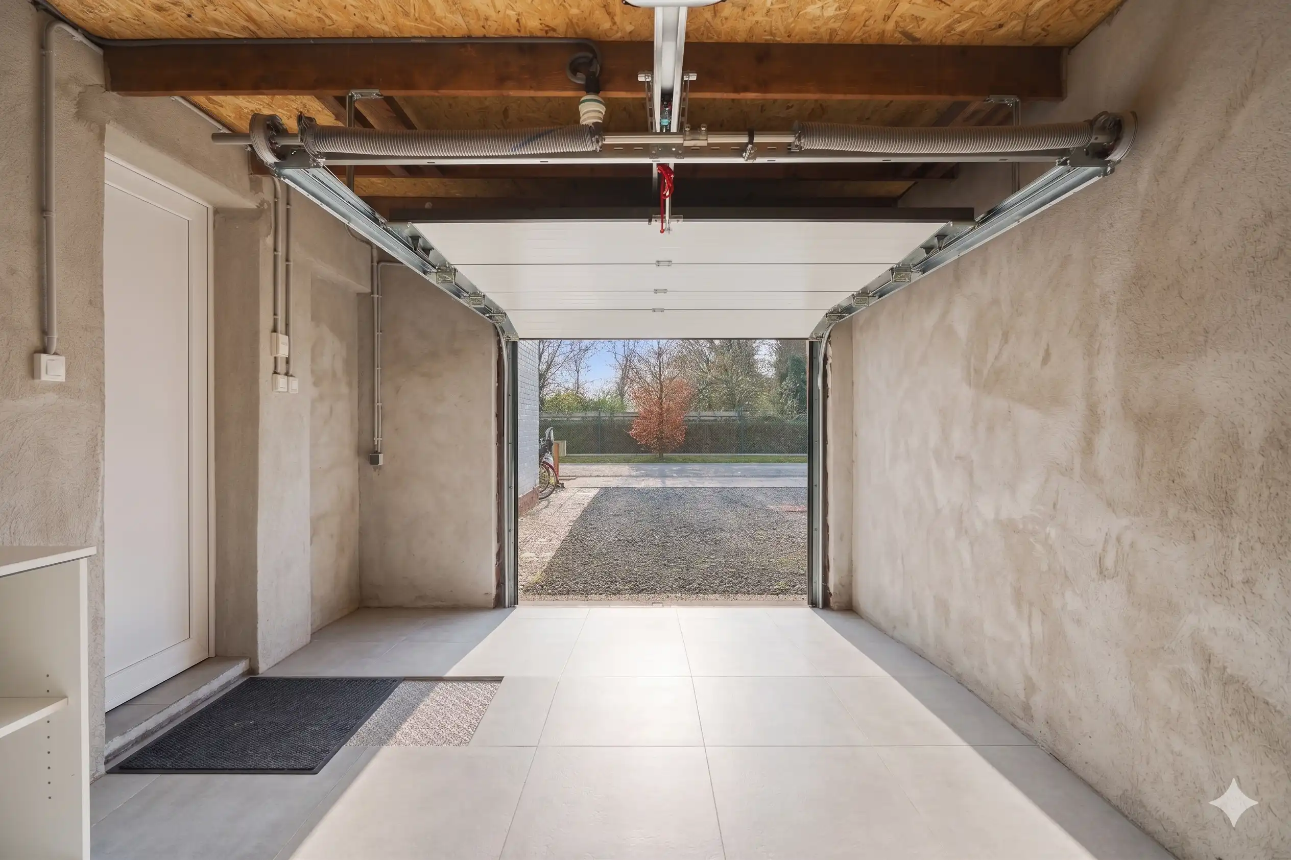 Centrum gelegen gezinswoning met garage en tuin! foto 14