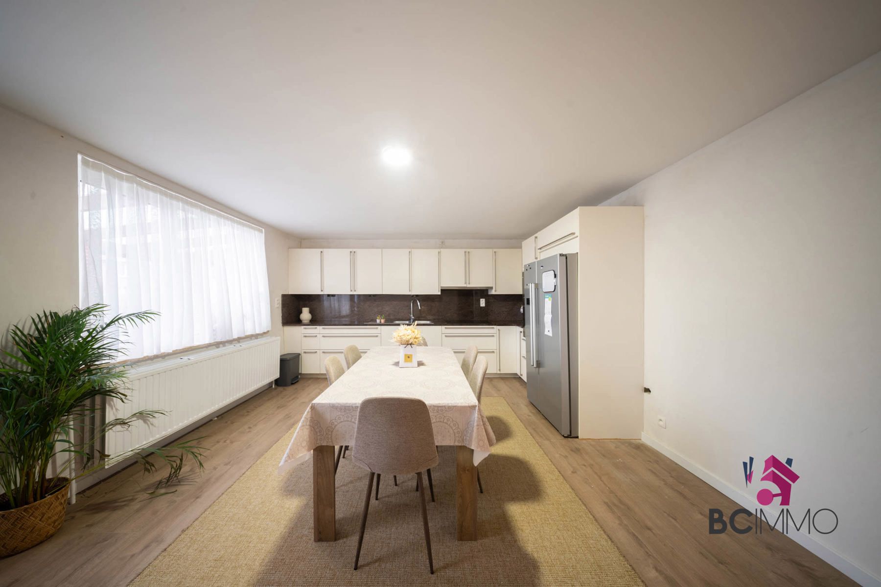 Instapklare halfopen woning op ruim hoekperceel in rustige woonwijk van Genk foto 5