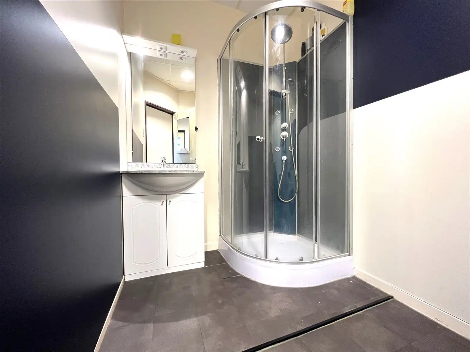 Zonnig appartement met 1 slaapkamer gelegen op de 2de verdieping van een kleinschalig gebouw. foto 6