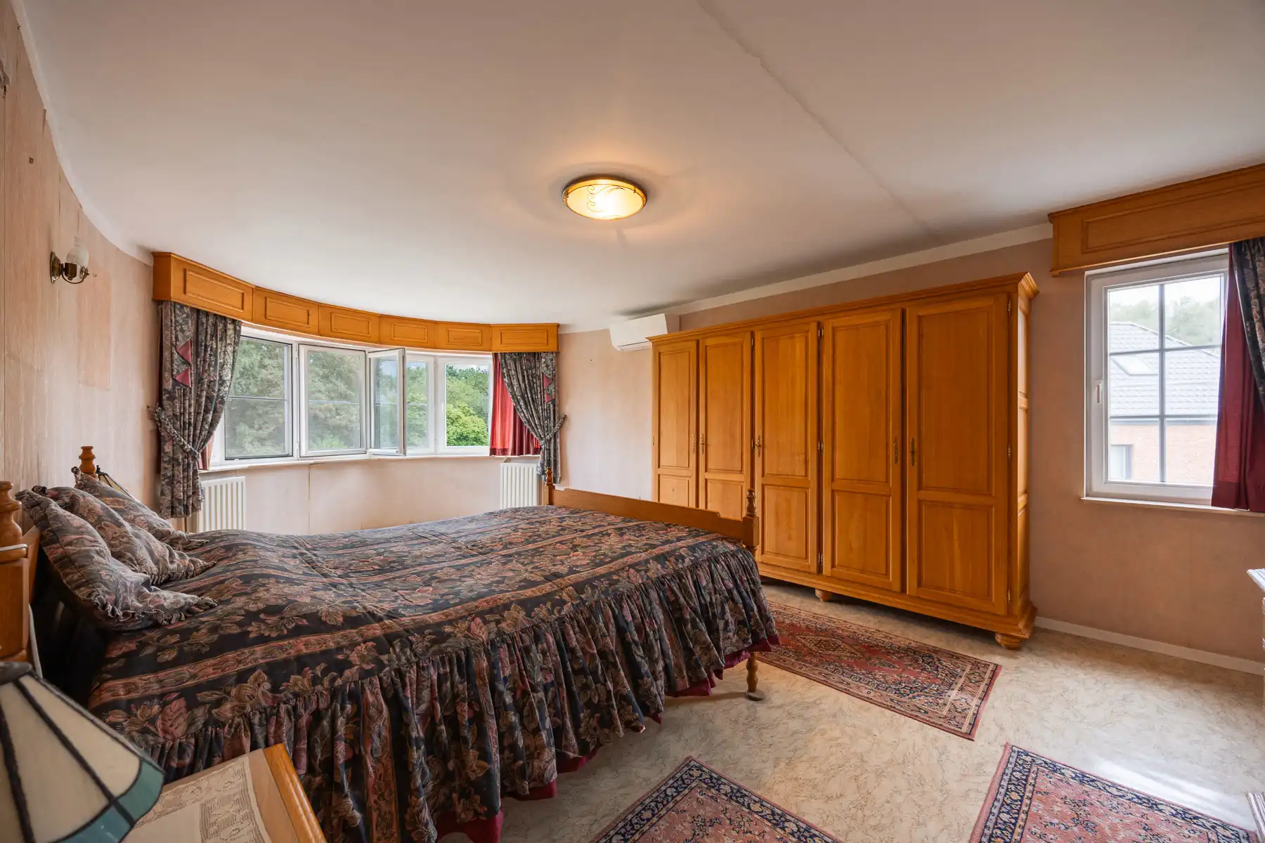 Statige villa met uitzonderlijk veel ruimte en potentieel  foto 16