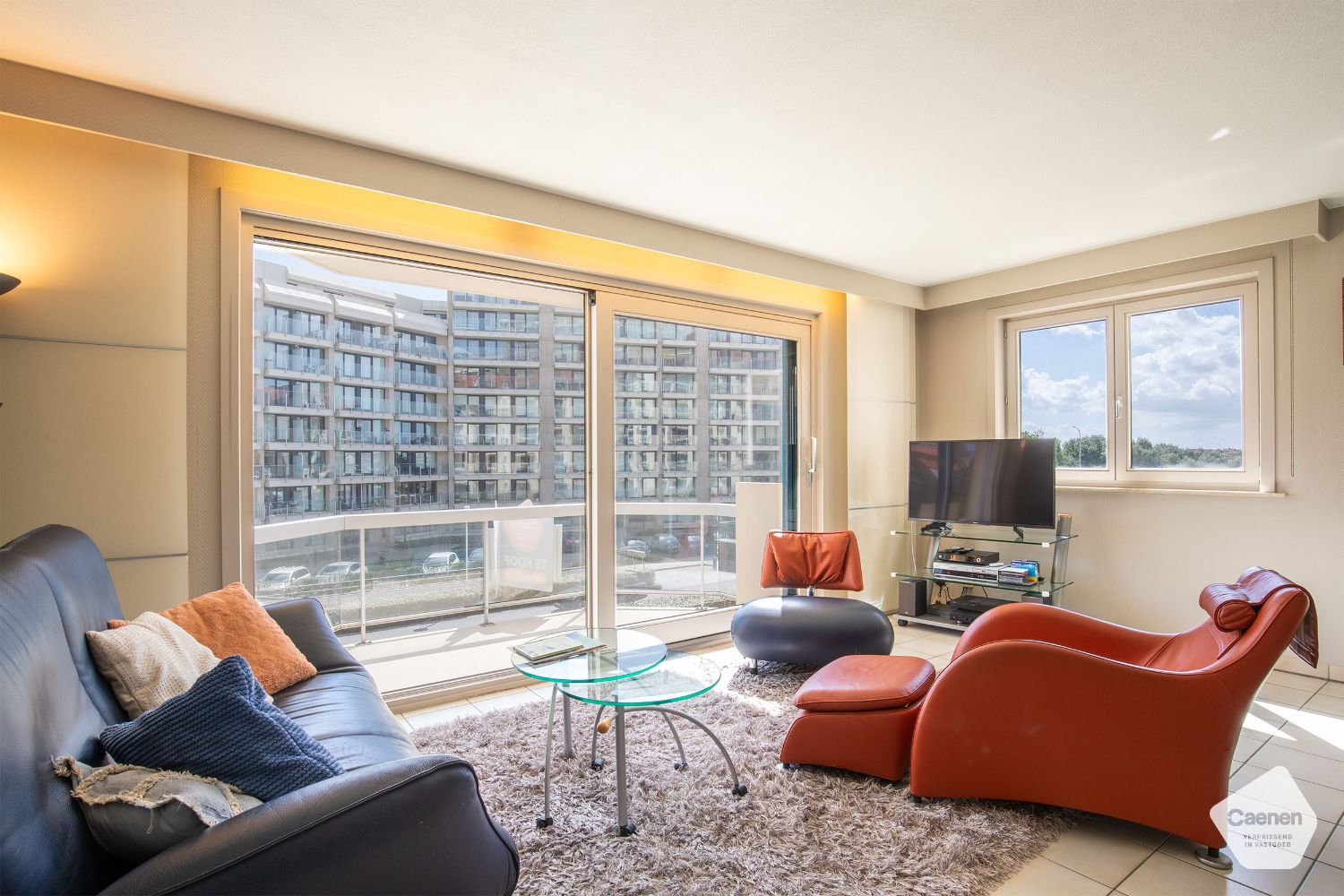 Zeer ruim doorzonappartement met 2 slaapkamers + slaaphoek foto {{pictureIndex}}