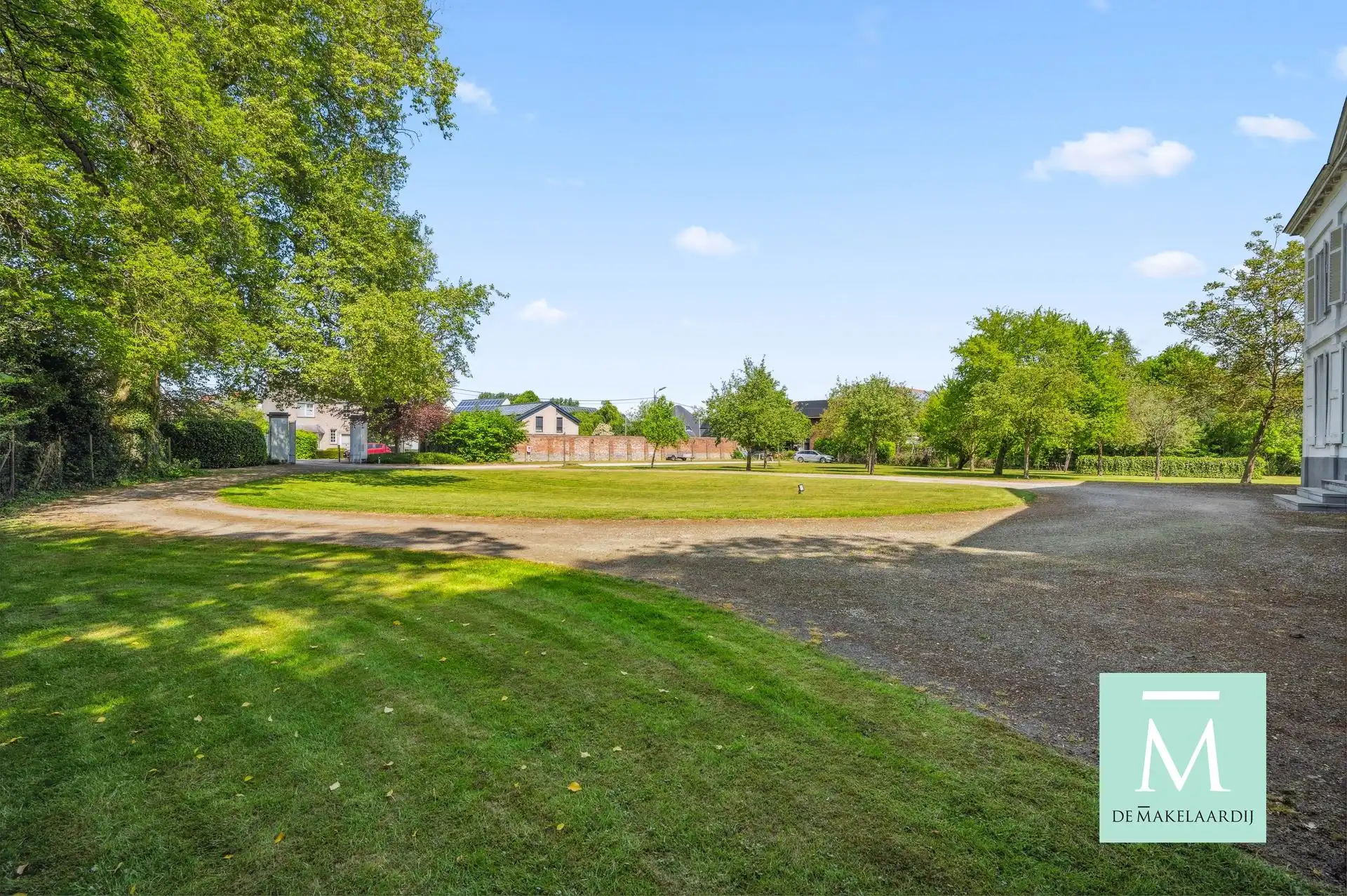 Prachtig kasteel met veel mogelijkheden gelegen op een toplocatie foto 3