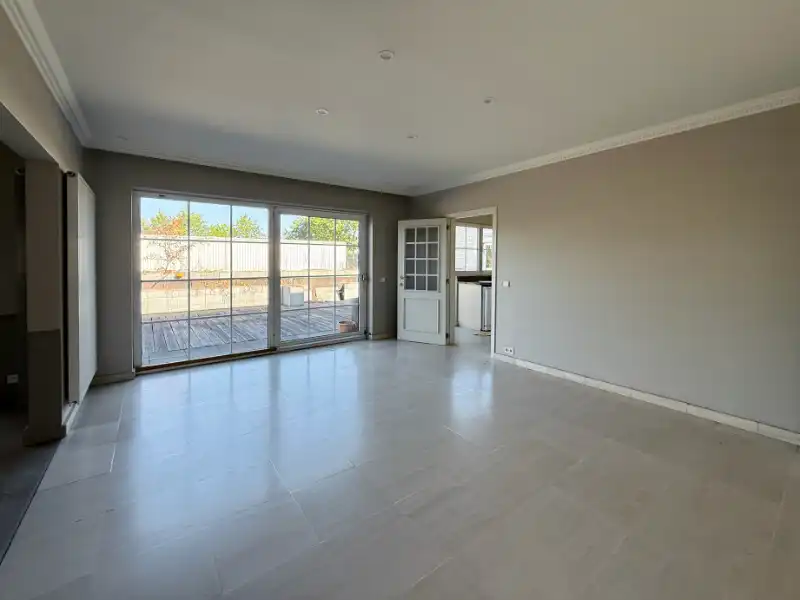 GENK: Bedrijfsgebouw met magazijn, atelier, kantoren en appartement foto 16