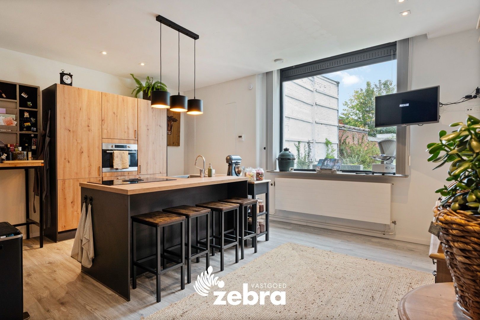 Ruime gerenoveerde woning met 3 slaapkamers en prachtige tuin te Ledegem! foto 5