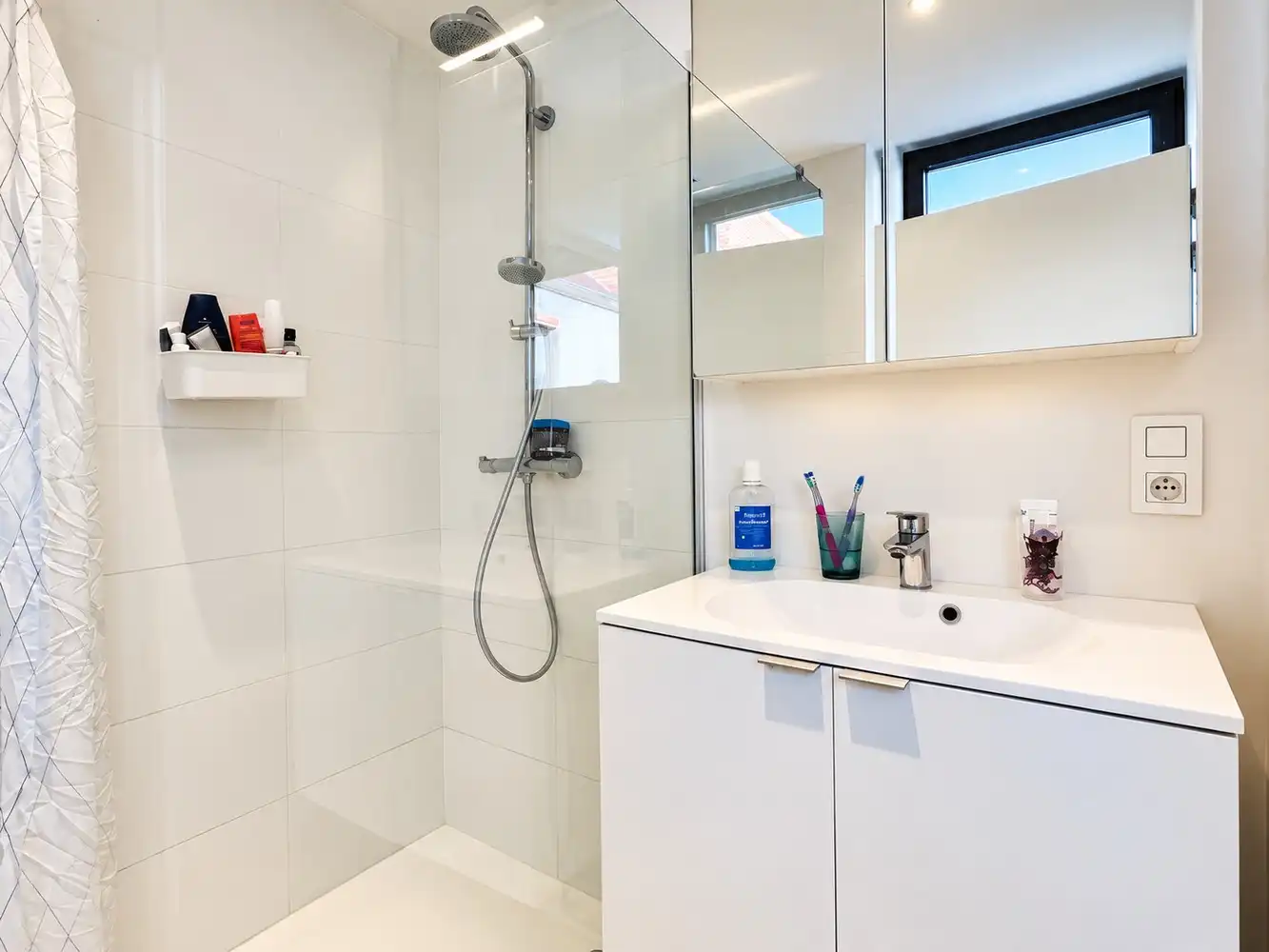Energiezuinige, gerenoveerde stadswoning met 2 slaapkamers nabij het Zuidpark foto 9