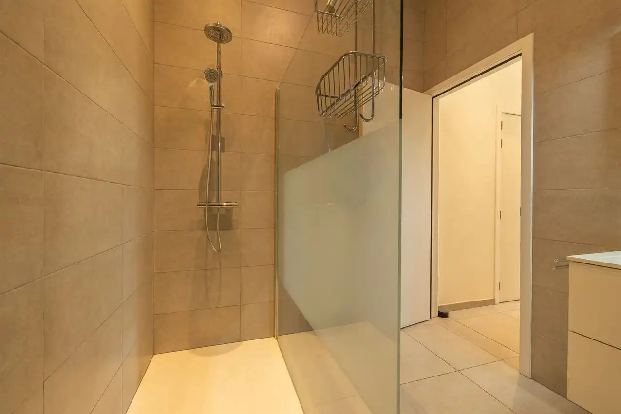 Ruime, zonnige penthouse met 2 slpk. en 2 ondergrondse autostaanplaatsen foto 15