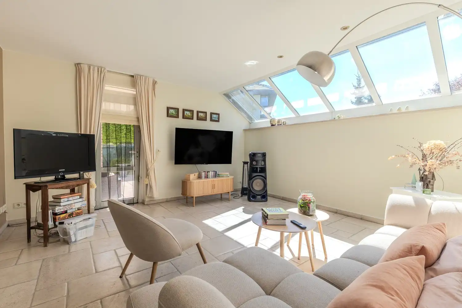 Ruime, instapklare vrijstaande woning met 5 slaapkamers en 3 badkamers in het gezellige Neerharen! foto 11