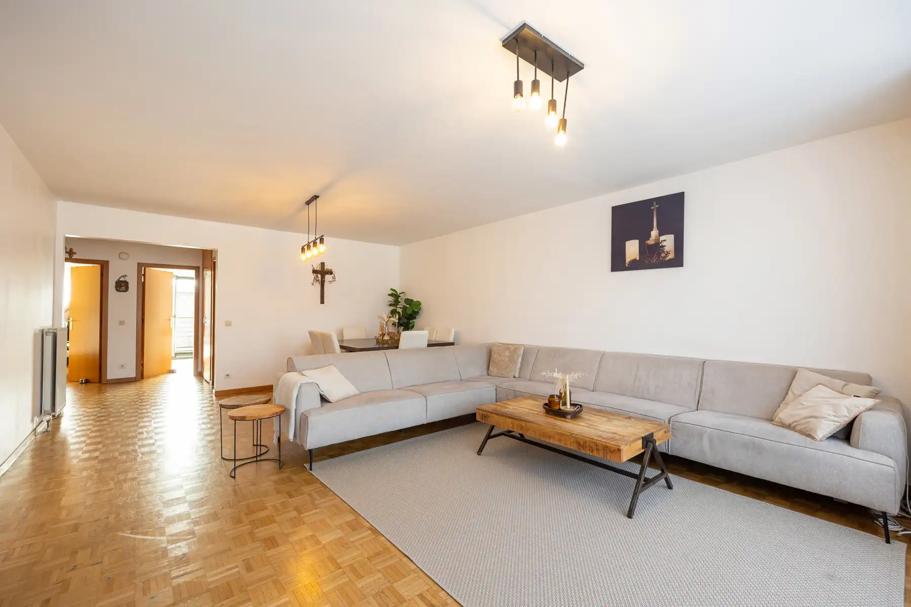 Rustig gelegen 2-slaapkamerappartement met terras foto {{pictureIndex}}