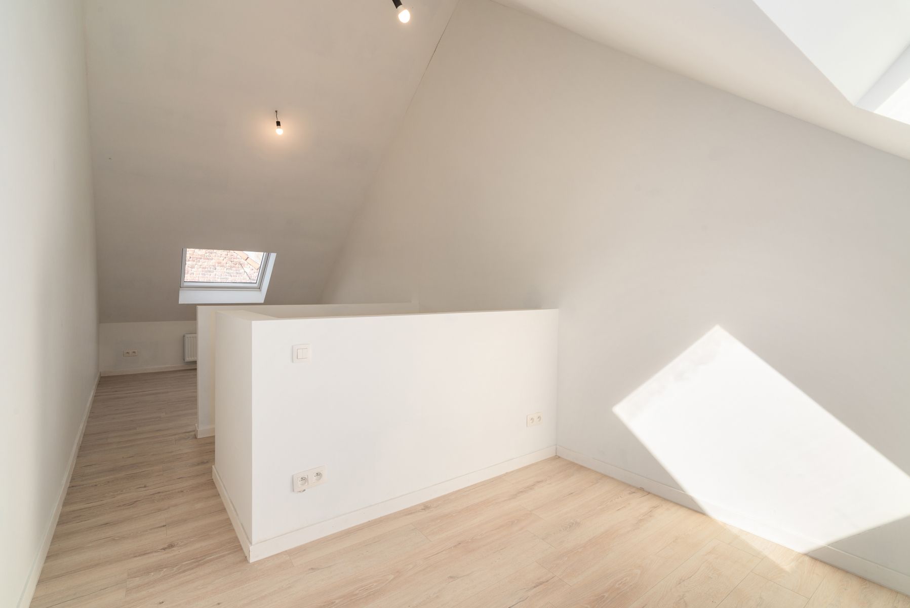 Gerenoveerde woning met zonnepanelen nabij het centrum foto 12