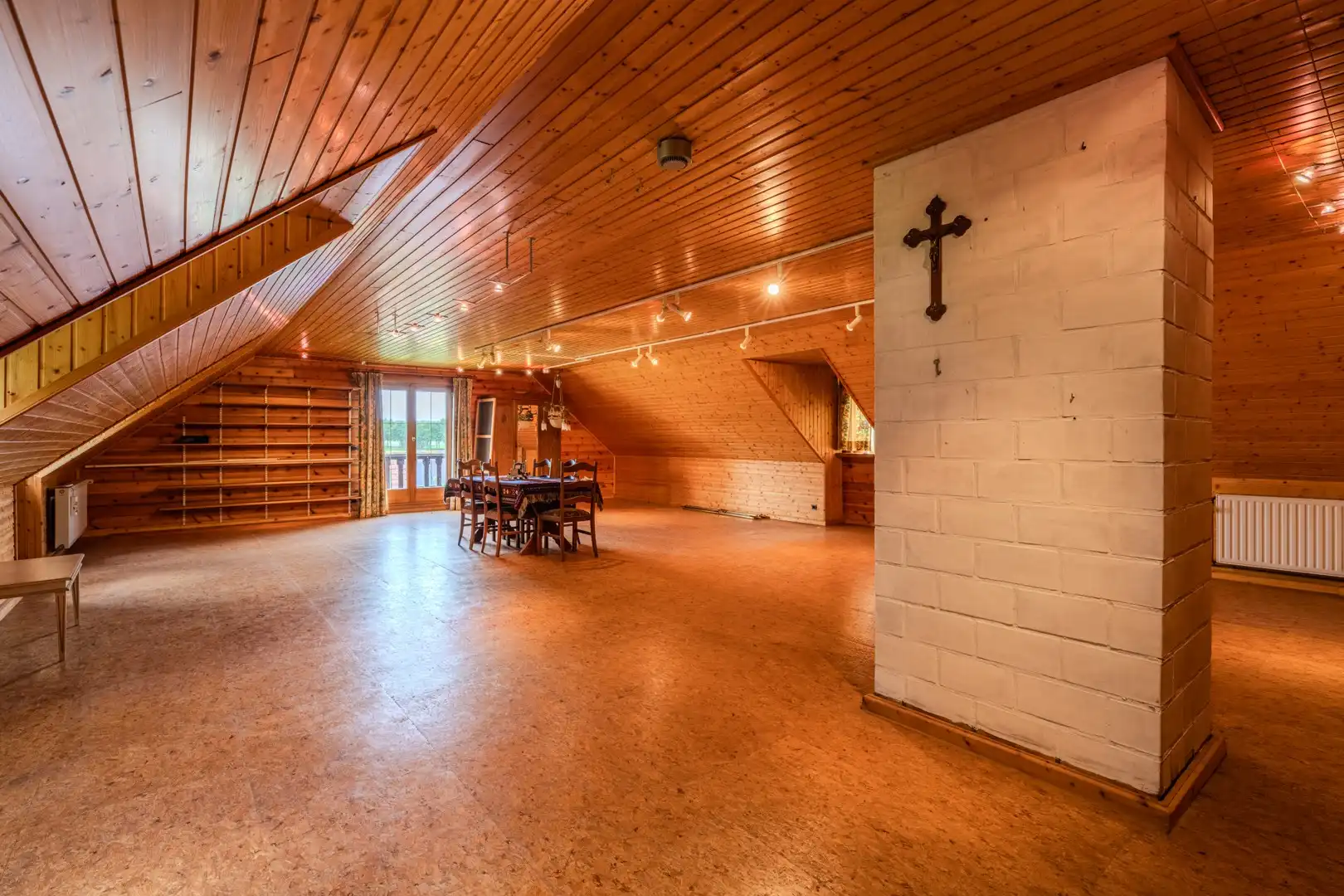 Ruime villa met mooie tuin foto 22