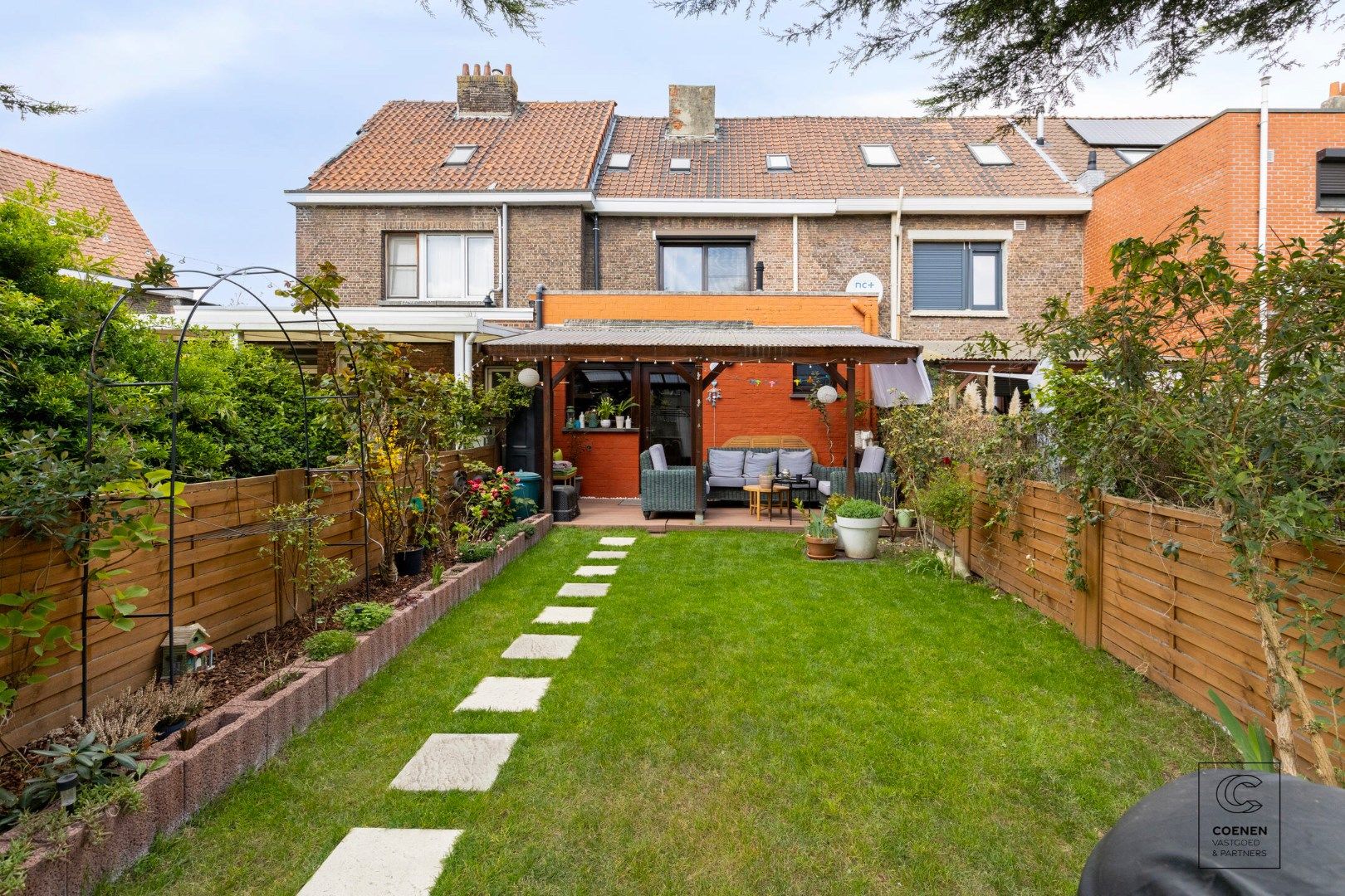 Charmante gezinswoning van 126m² en 3 slaapkamers op TOPlocatie te Luchtbal! foto 2