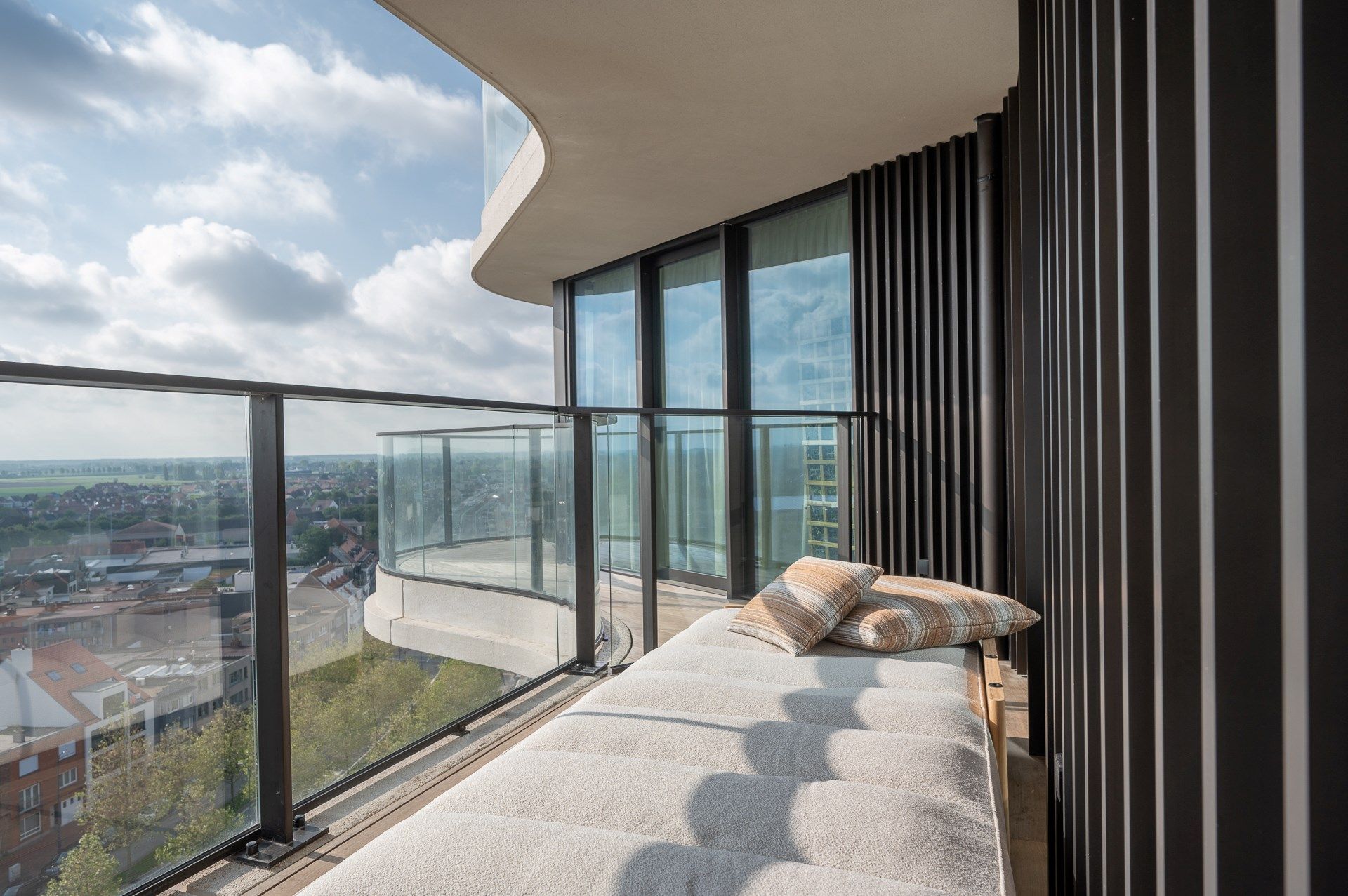 Luxueus appartement met zeer ruim terras gelegen in de exclusieve residentie The Tower. foto 29