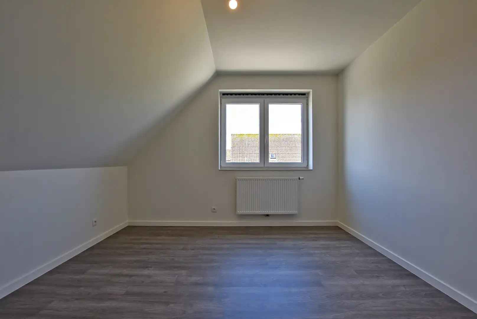 Ruime energiezuinige recente halfopen bebouwing  (2024) met inpandige garage op 258m² gelegen te Houthulst. foto 16
