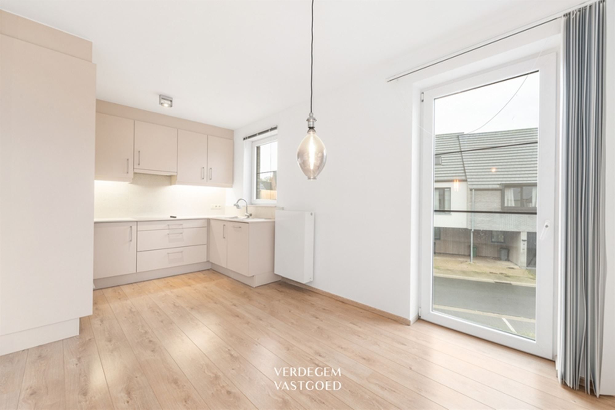 Zeer rustig gelegen appartement op de 1ste verdieping met 2+1 slaapkamers en 2 autostaanplaatsen foto 4