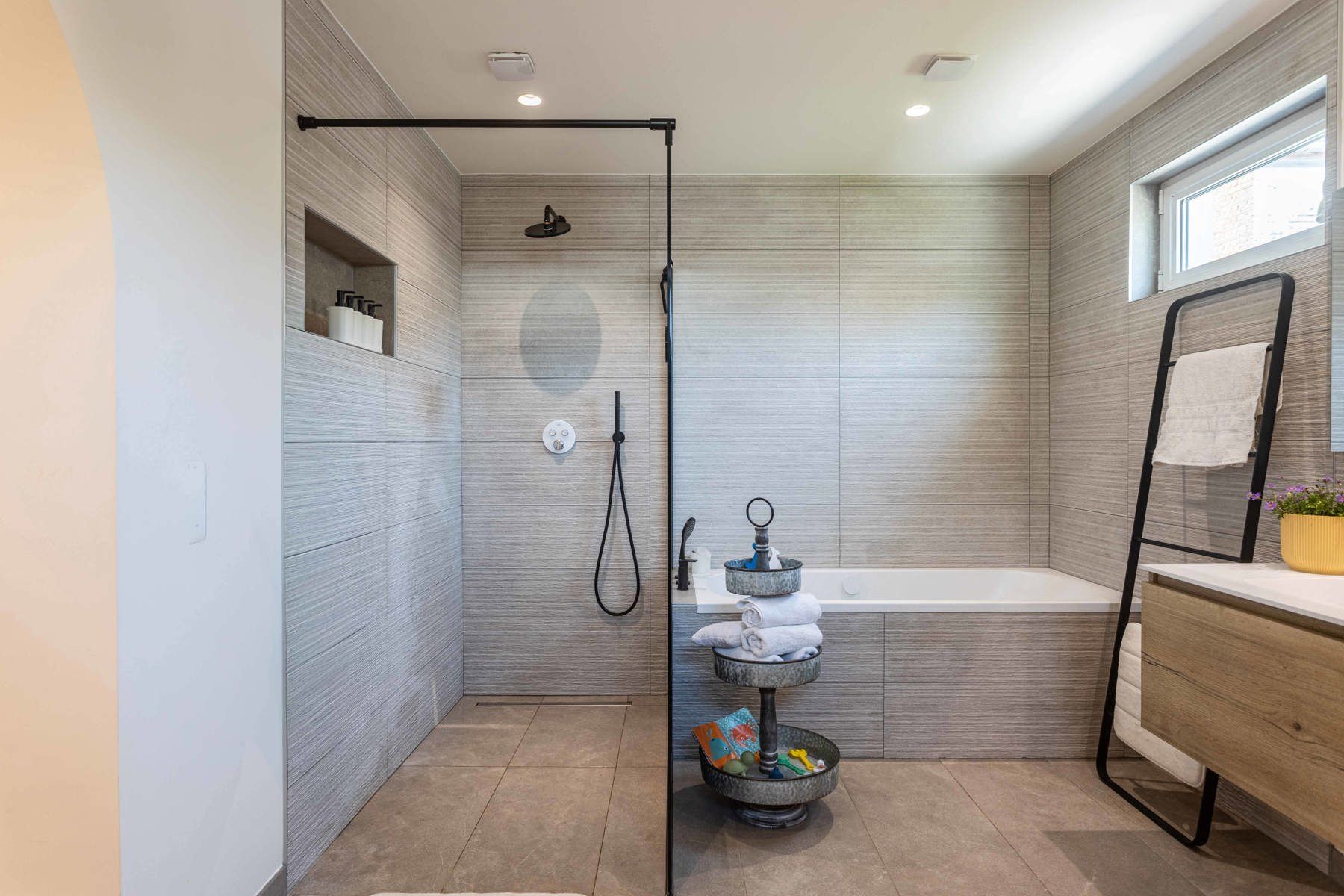 EXCLUSIEVE VILLA MET ZWEMBAD EN PRACHTIGE TUIN! foto 14