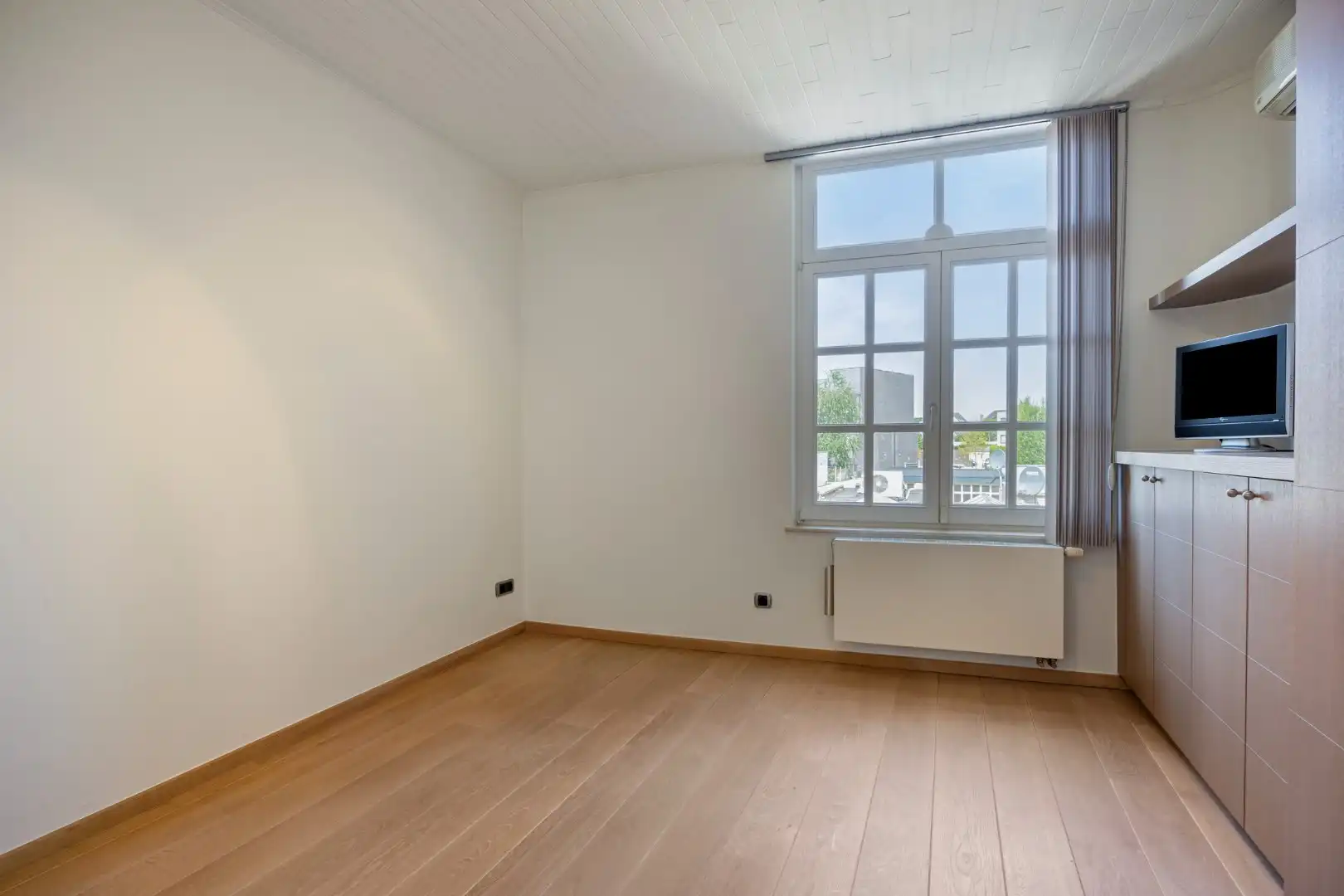 Ruime handelswoning met terras, dubbele garage en 2 parkeerplaatsen in Mol-centrum ! foto 12