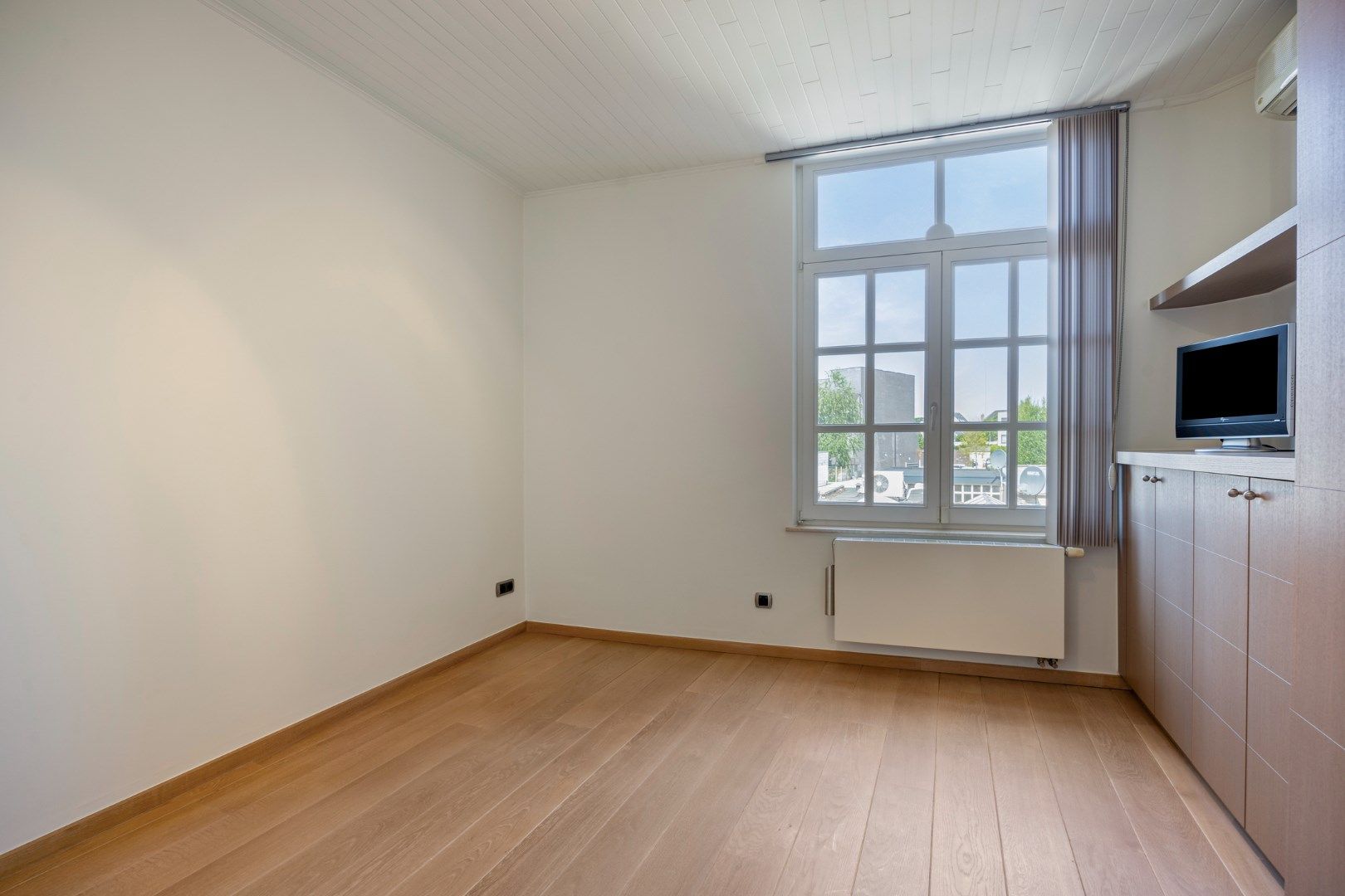 Ruime handelswoning met terras, dubbele garage en 2 parkeerplaatsen in Mol-centrum ! foto 13