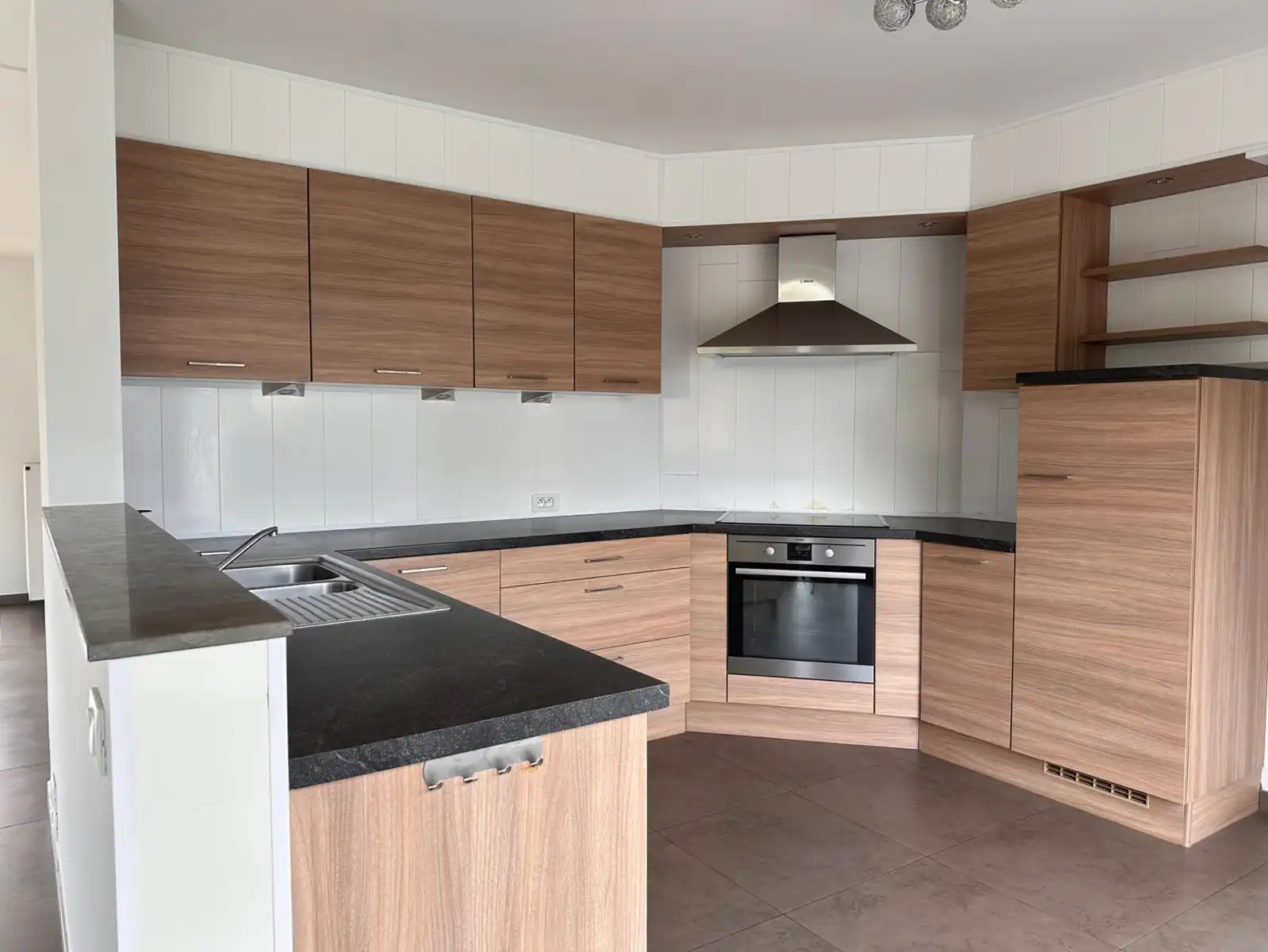 Woning met 4 slaapkamers in rustige wijk foto 5