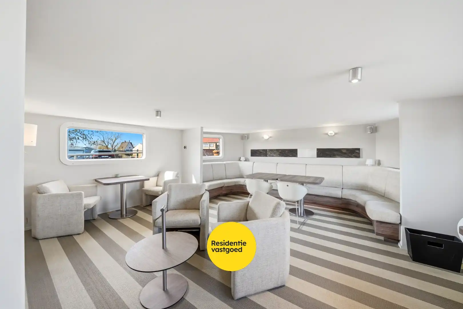 Unieke woonboot met B&B en vergunde ligplaats in Plassendale foto 36