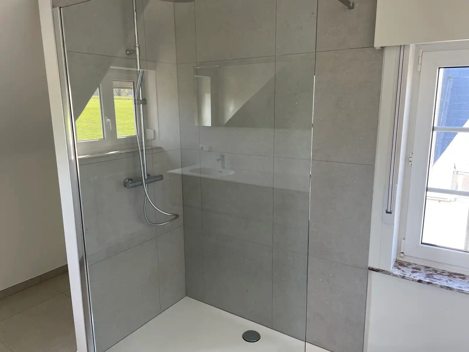 Leemans Immobiliën stelt u deze volledig gerenoveerde woning voor, gelegen op een gegeerde en centrale locatie in Asse. foto 6