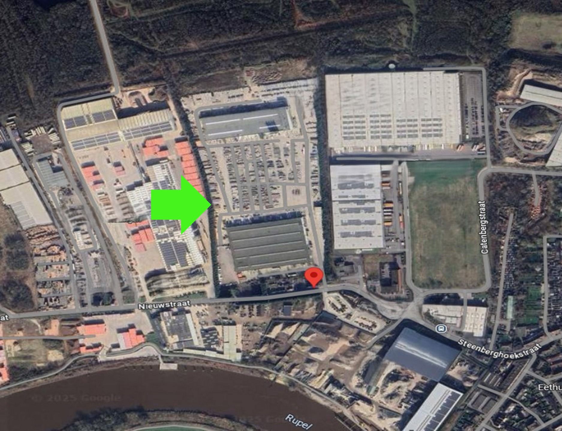 Verhard terrein van 58.000 m² voor opslag foto 2