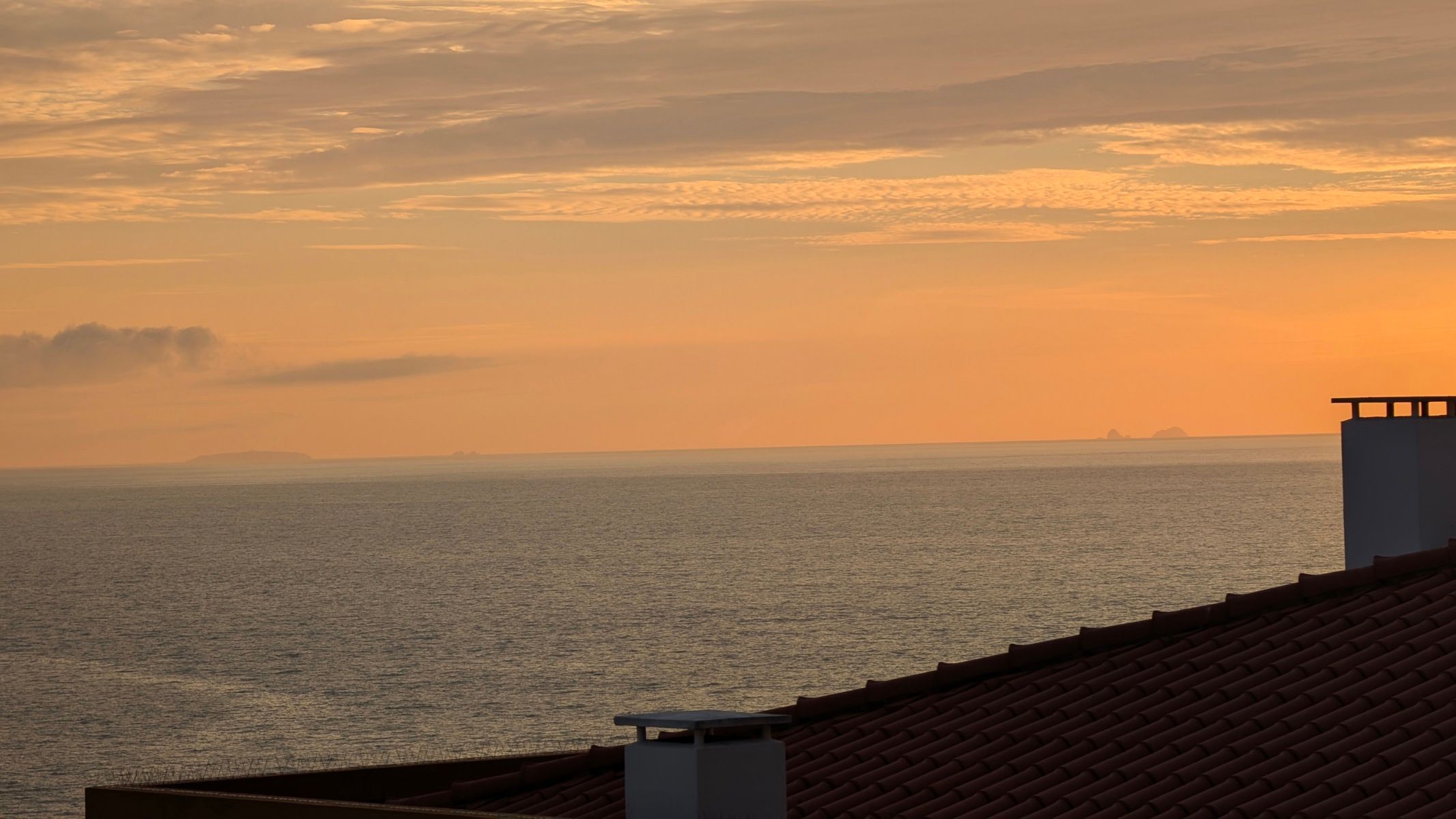 Instapklaar ruim appartement met zeezicht in Nazaré. foto 2