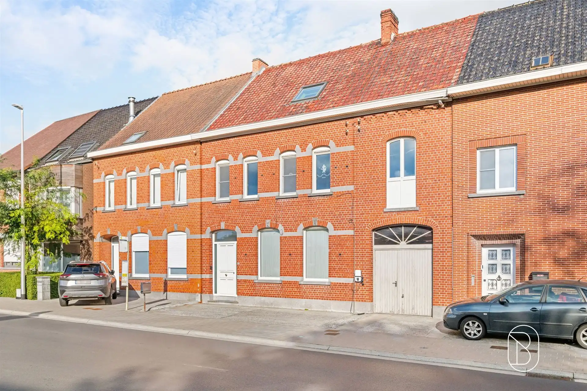 Grote gezinswoning met 3 slk, garage en aangename tuin! foto 2