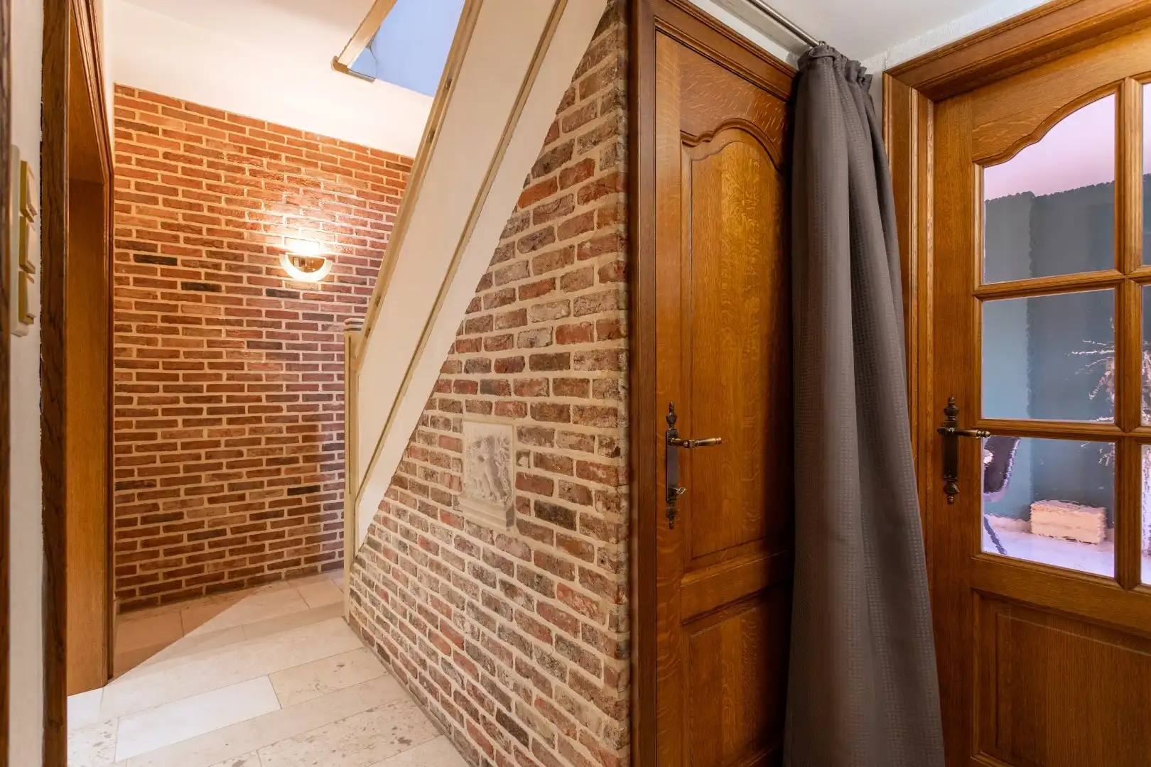 Ruime woning met naastgelegen bouwgrond en loods foto 5