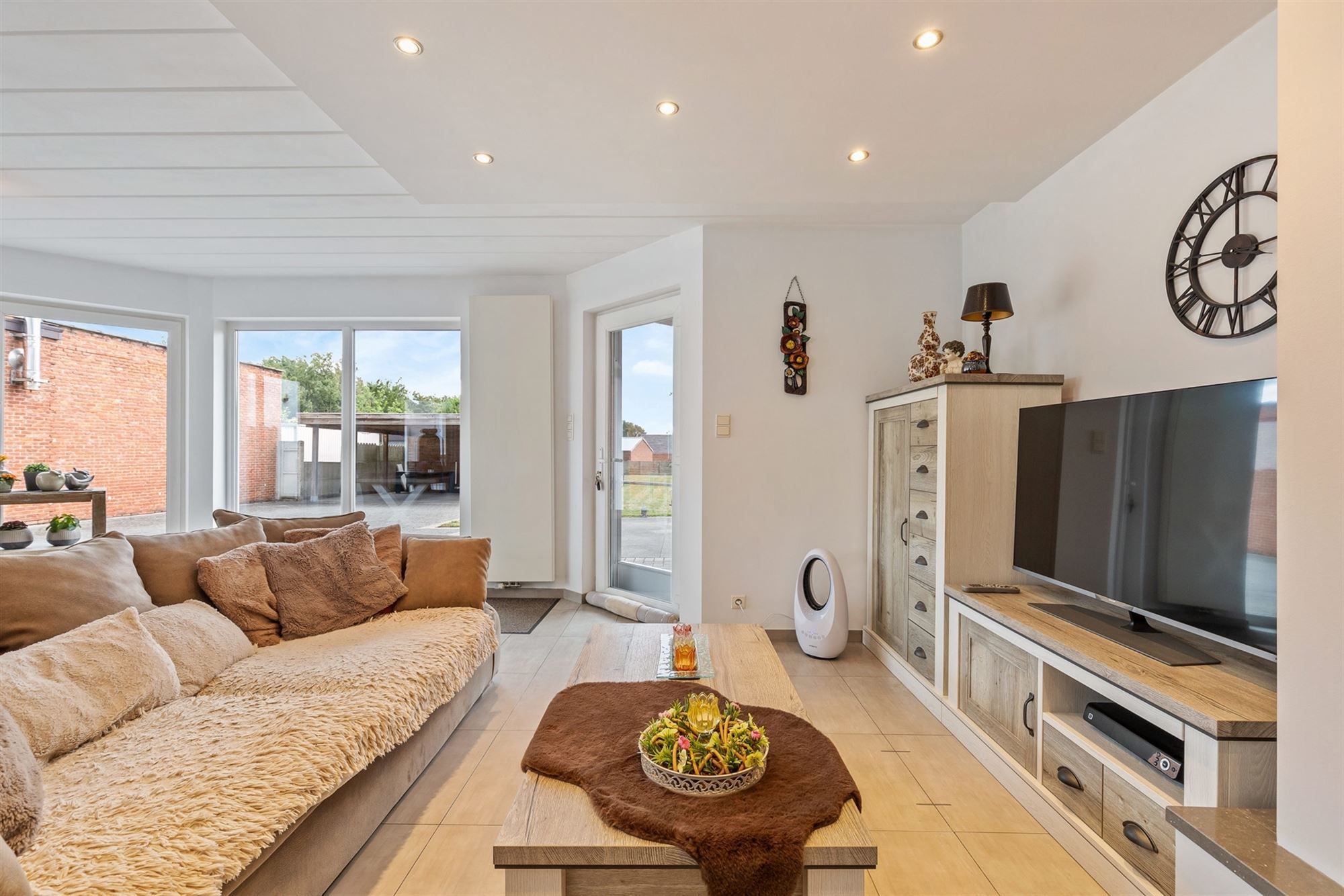 PERFECT ONDERHOUDEN GELIJKVLOERS APPARTEMENT MET 2 SLAAPKAMERS EN RUIME TUIN MET CARPORT EN BERGING TE HEUSDEN foto 4